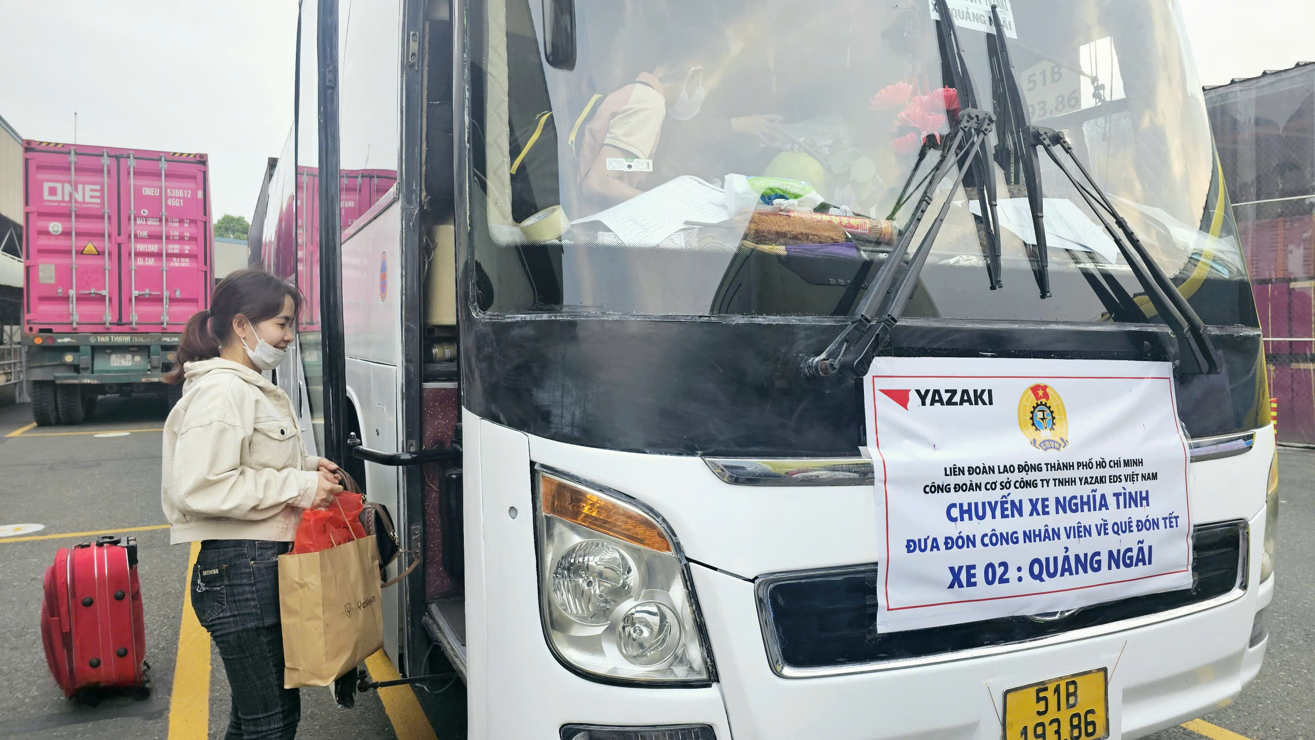 Chuyến xe "0 đồng" từ thủ phủ c&ocirc;ng nghiệp chở c&ocirc;ng nh&acirc;n về qu&ecirc; đ&oacute;n Tết - Ảnh 7.