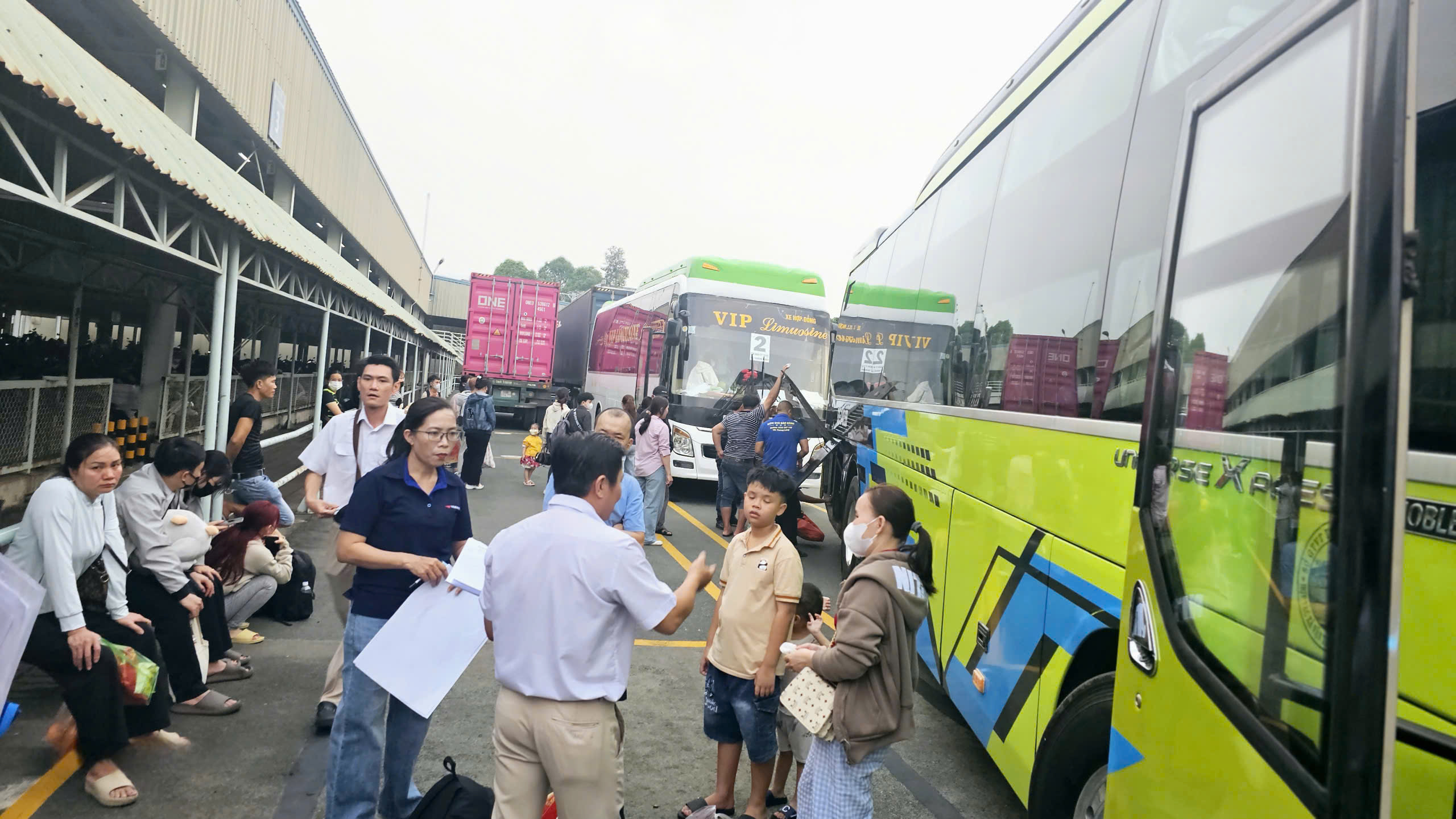 Chuyến xe "0 đồng" từ thủ phủ c&ocirc;ng nghiệp chở c&ocirc;ng nh&acirc;n về qu&ecirc; đ&oacute;n Tết - Ảnh 10.