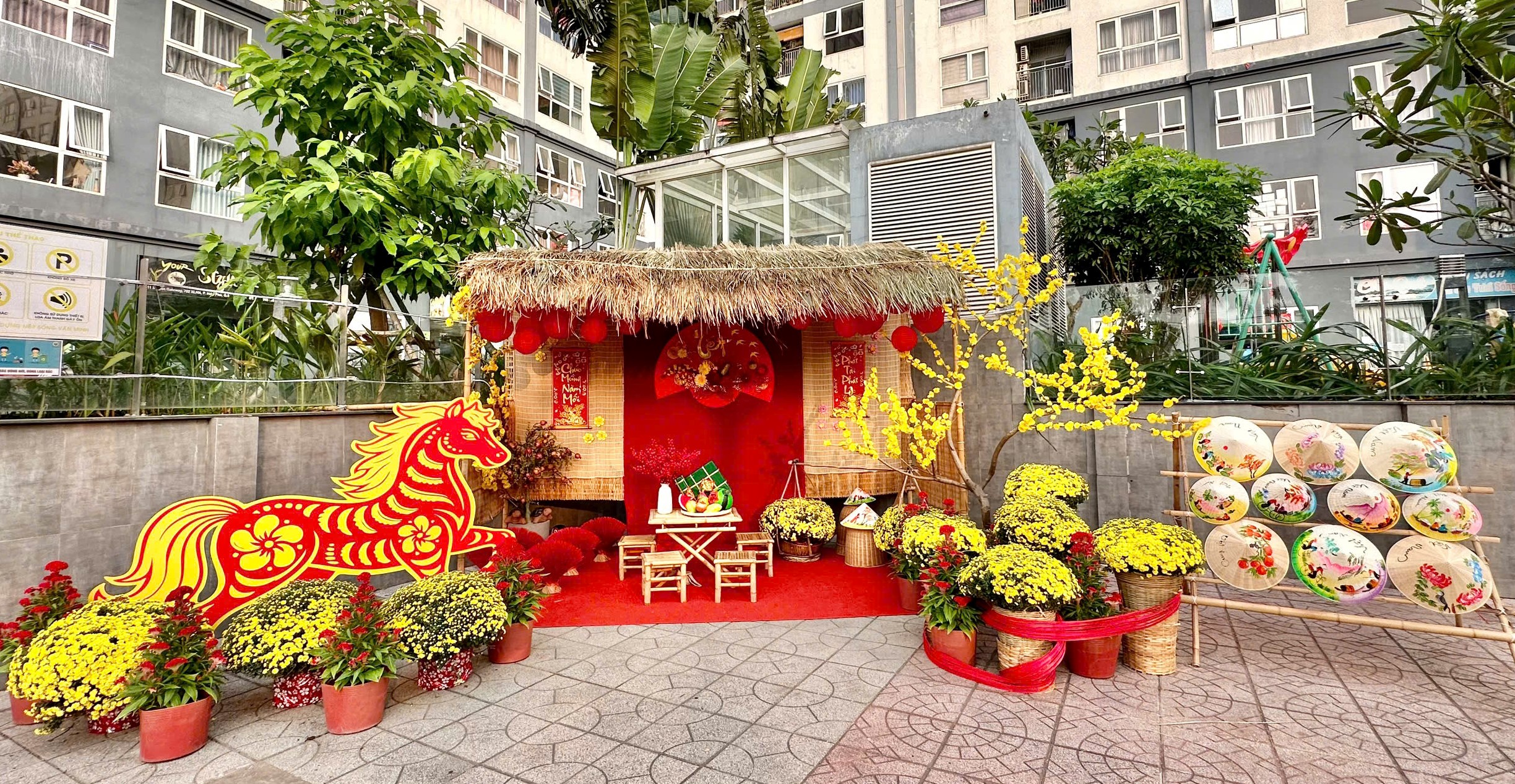 TPHCM rực rỡ sắc m&agrave;u những ng&agrave;y Tết đến Xu&acirc;n về - Ảnh 14.