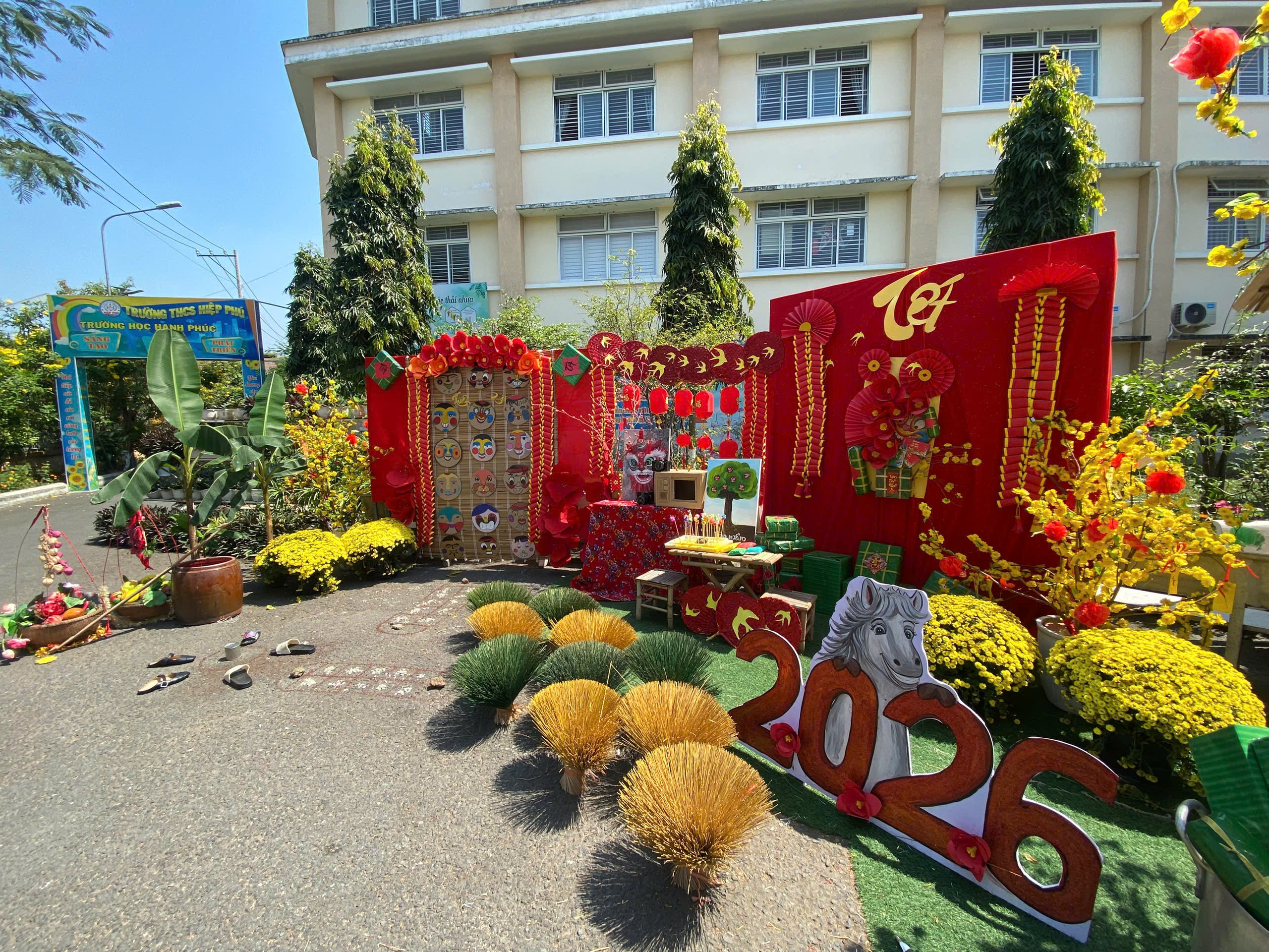 TPHCM rực rỡ sắc m&agrave;u những ng&agrave;y Tết đến Xu&acirc;n về - Ảnh 11.