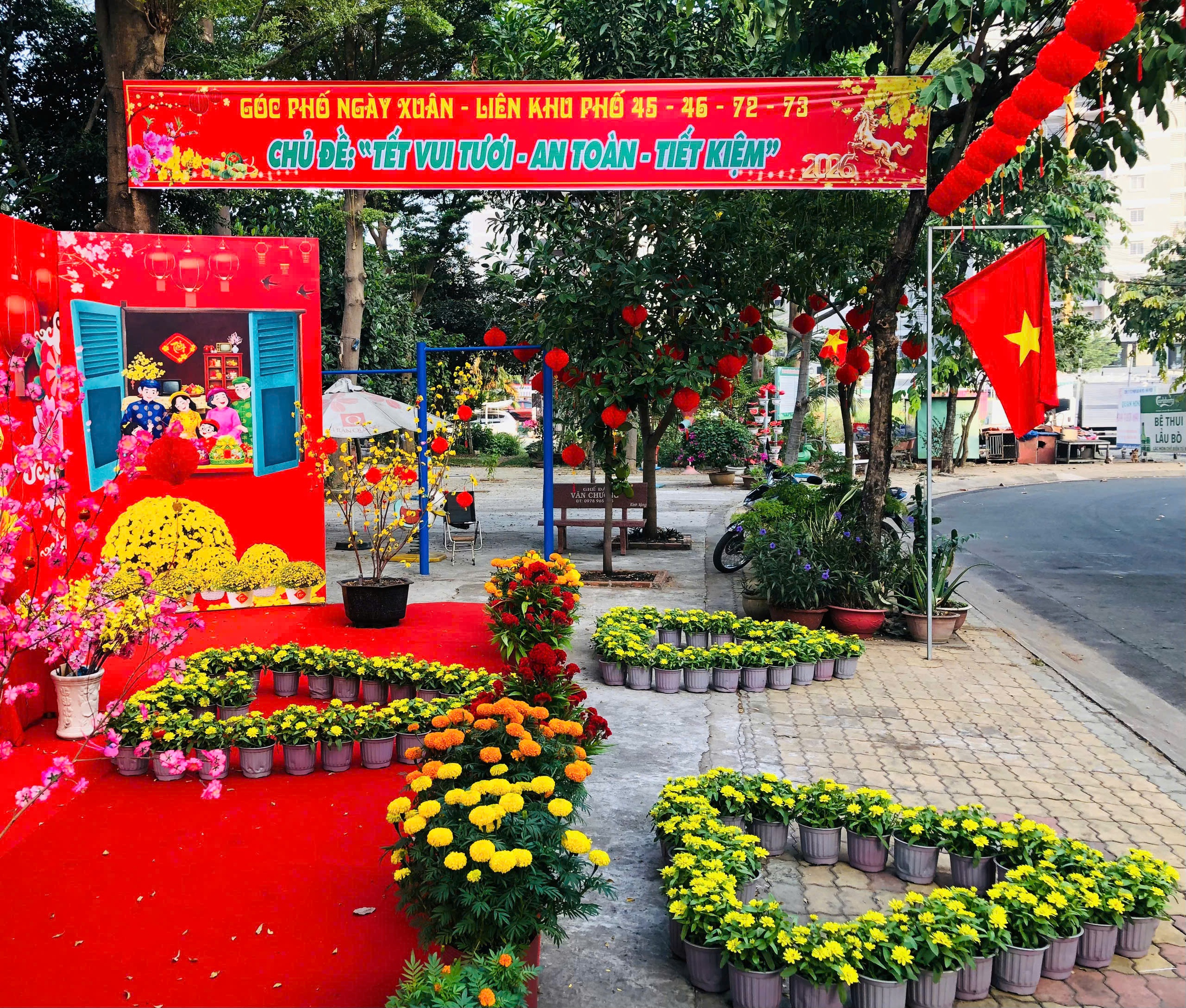 TPHCM rực rỡ sắc m&agrave;u những ng&agrave;y Tết đến Xu&acirc;n về - Ảnh 17.