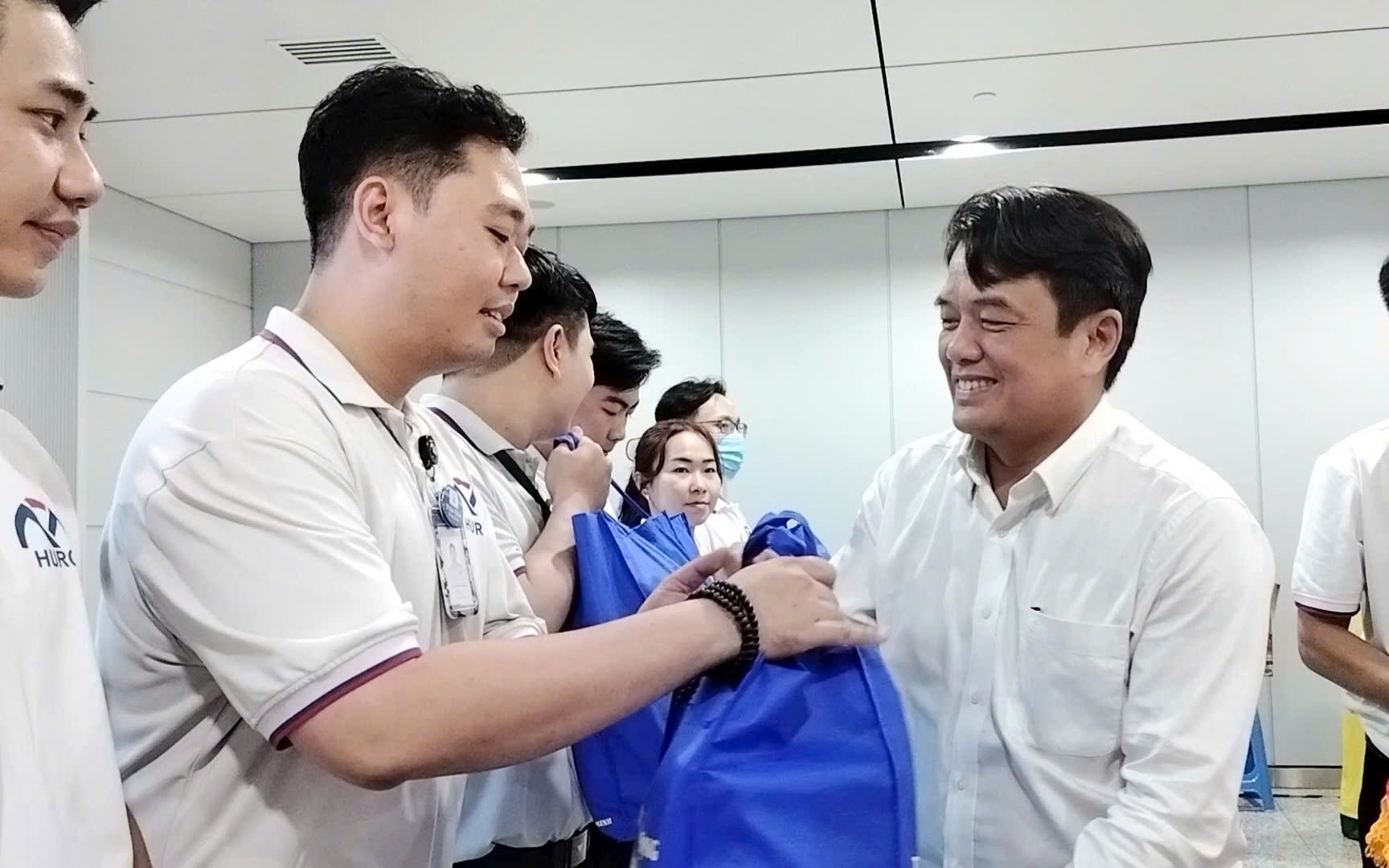 Nh&igrave;n lại một năm thăng trầm thị trường việc l&agrave;m - Ảnh 2.