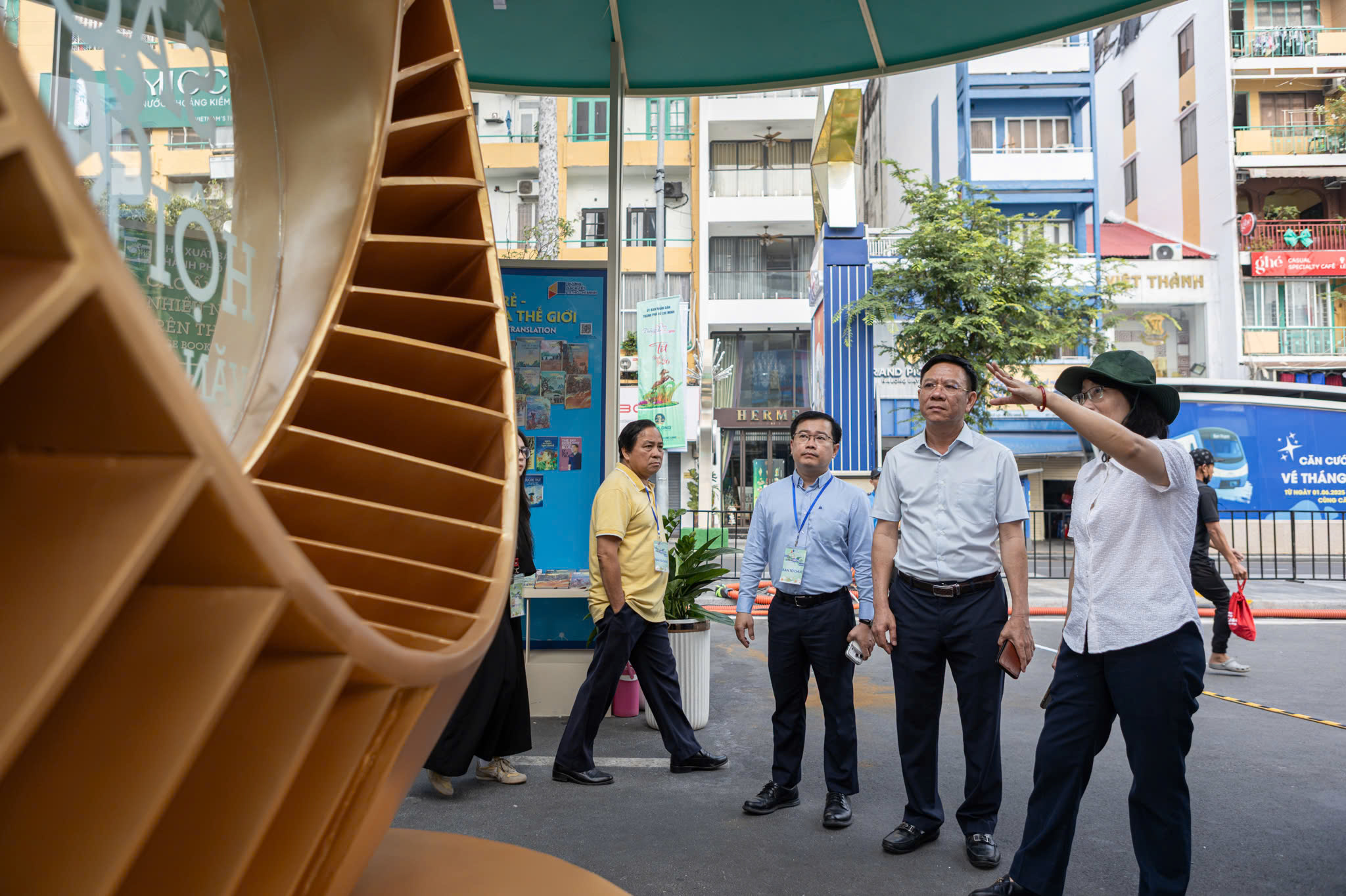 Đường sách Tết Bính Ngọ 2026 sẵn sàng khai mạc - Ảnh 1.