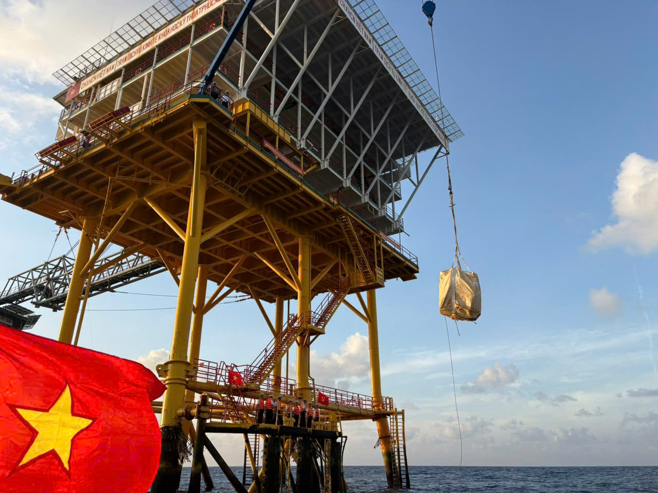 Mang Xuân ra nhà giàn DK1 - Ảnh 5.