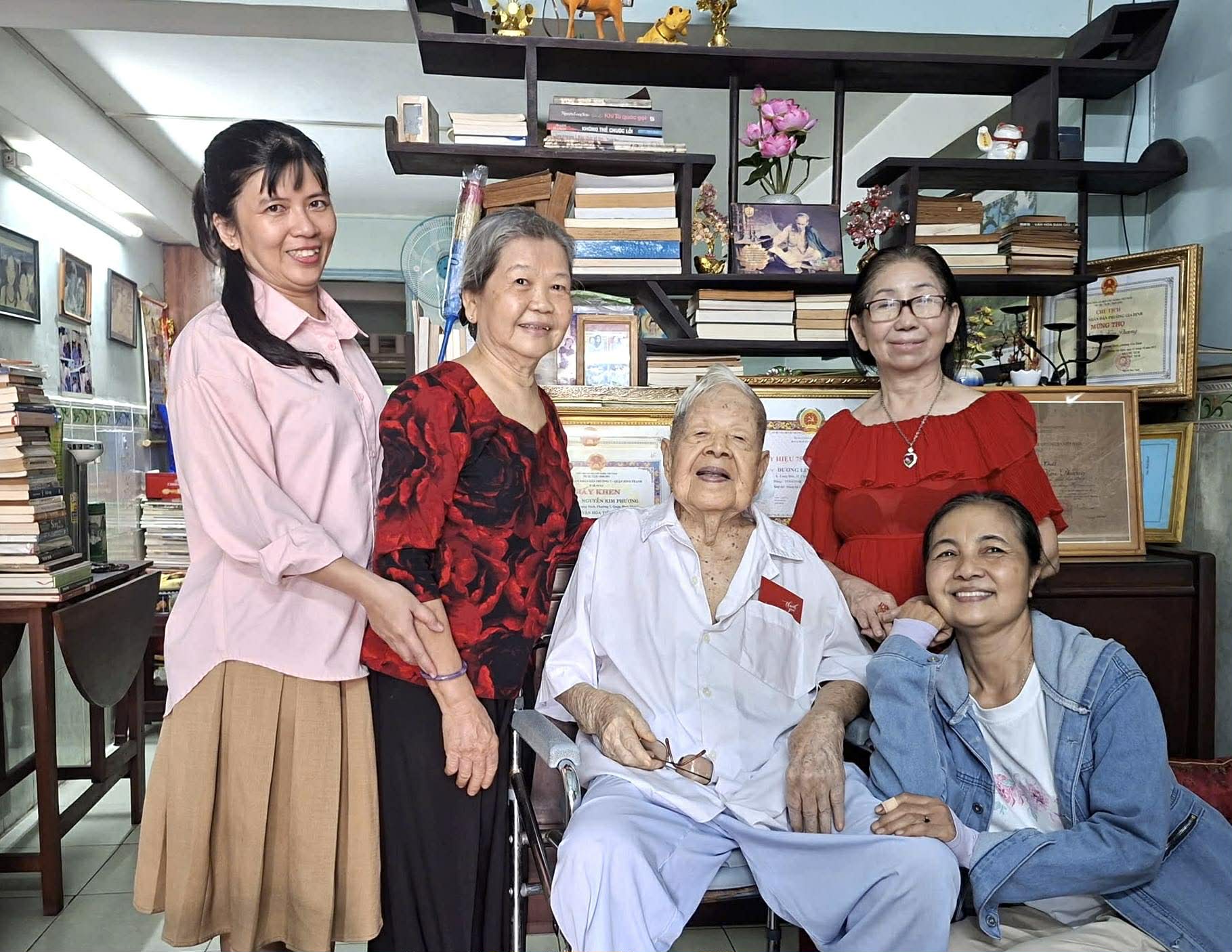 Đầu xuân tri ân tiền bối – tiếp lửa cho ngòi bút sân khấu - Ảnh 1.