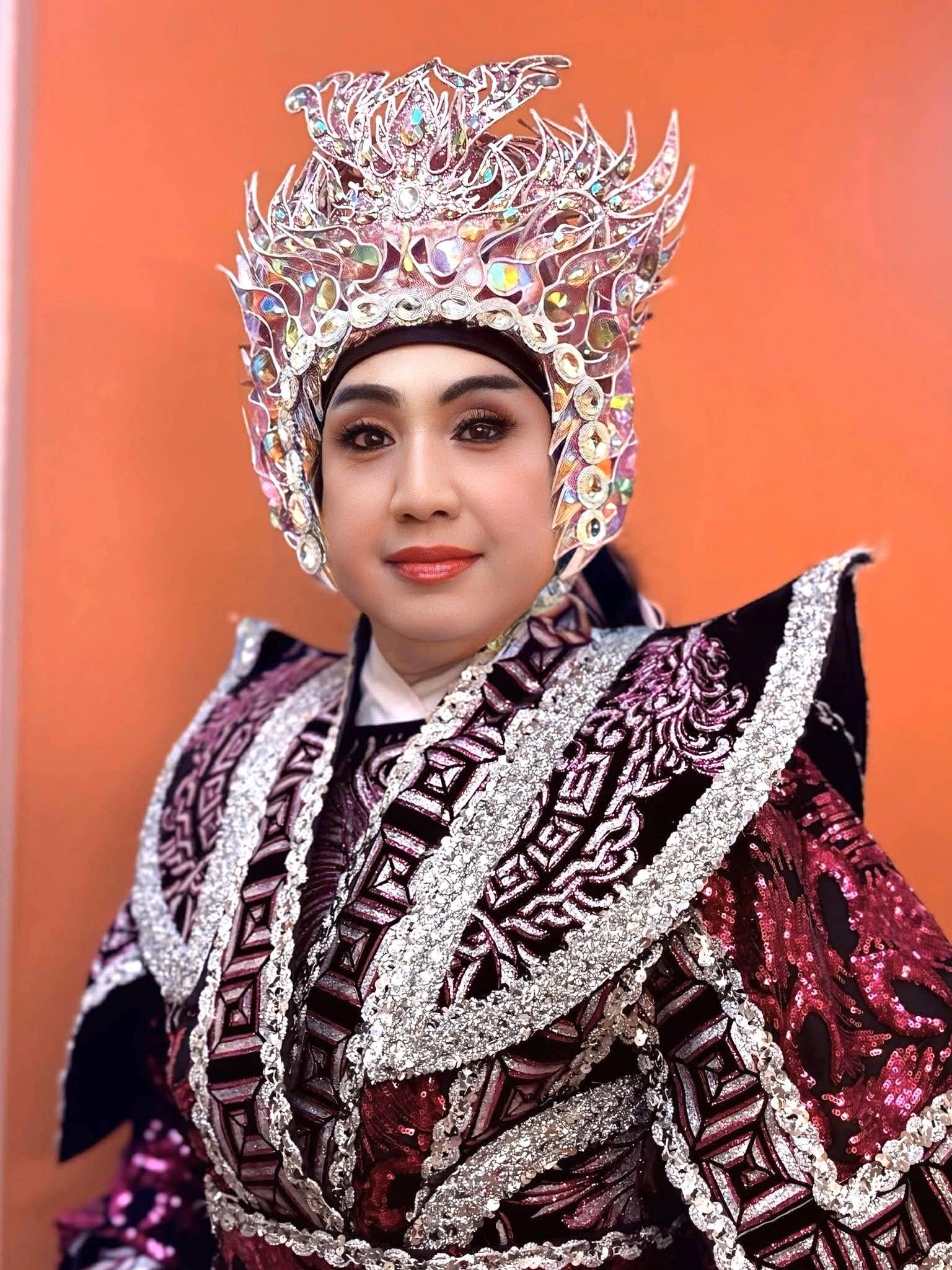 Nghệ sĩ Ngân Linh sau 15 năm xa xứ, hạnh phúc khi được làm việc thiện nguyện tại quê nhà - Ảnh 1.