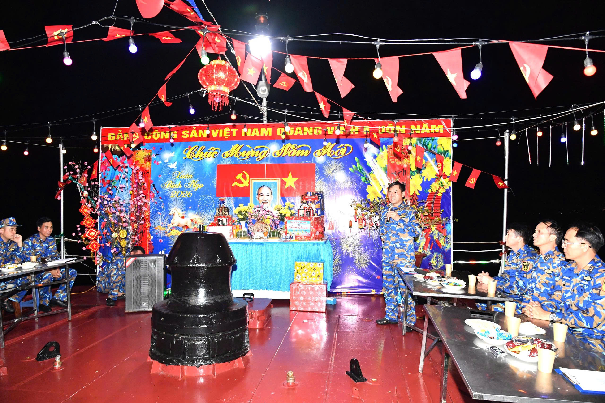 Sắc xuân trên boong tàu giữa Ấn Độ Dương - Ảnh 3.