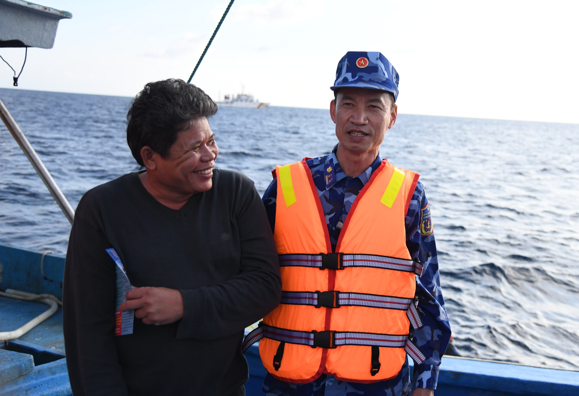 Mang Tết ra Trường Sa 2026: T&igrave;nh h&igrave;nh v&agrave; nhiệm vụ của chiến sĩ tr&ecirc;n biển - Ảnh 4.