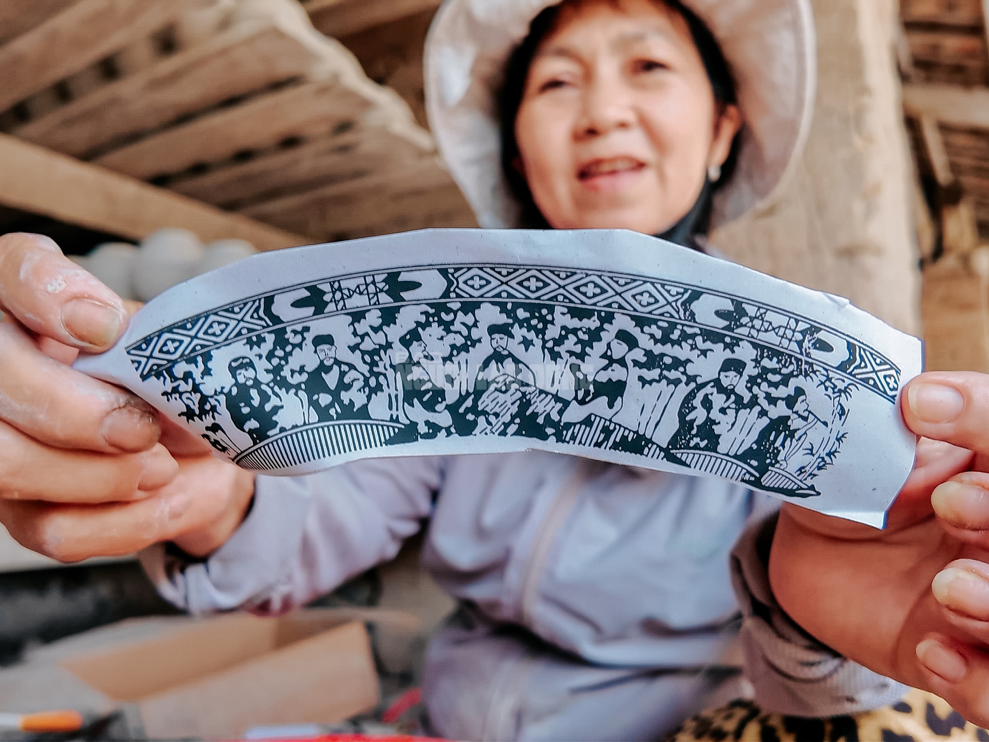 VIDEO: Những người “giữ lửa” cuối cùng ở lò chén Tân Phước Khánh - Ảnh 10.