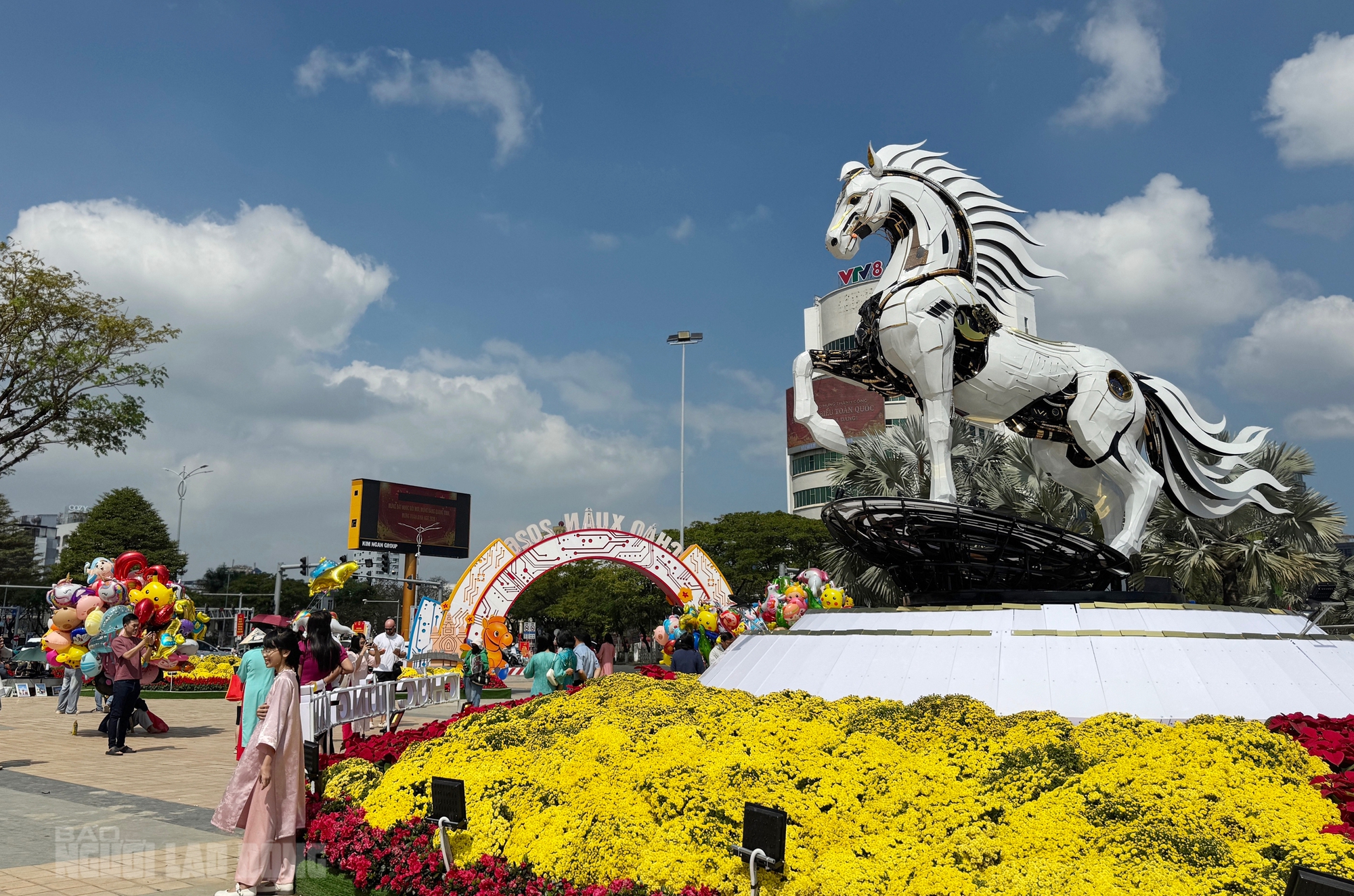 Linh vật ngựa Đ&agrave; Nẵng thu h&uacute;t du kh&aacute;ch trong dịp Tết B&iacute;nh Ngọ 2026 - Ảnh 3.