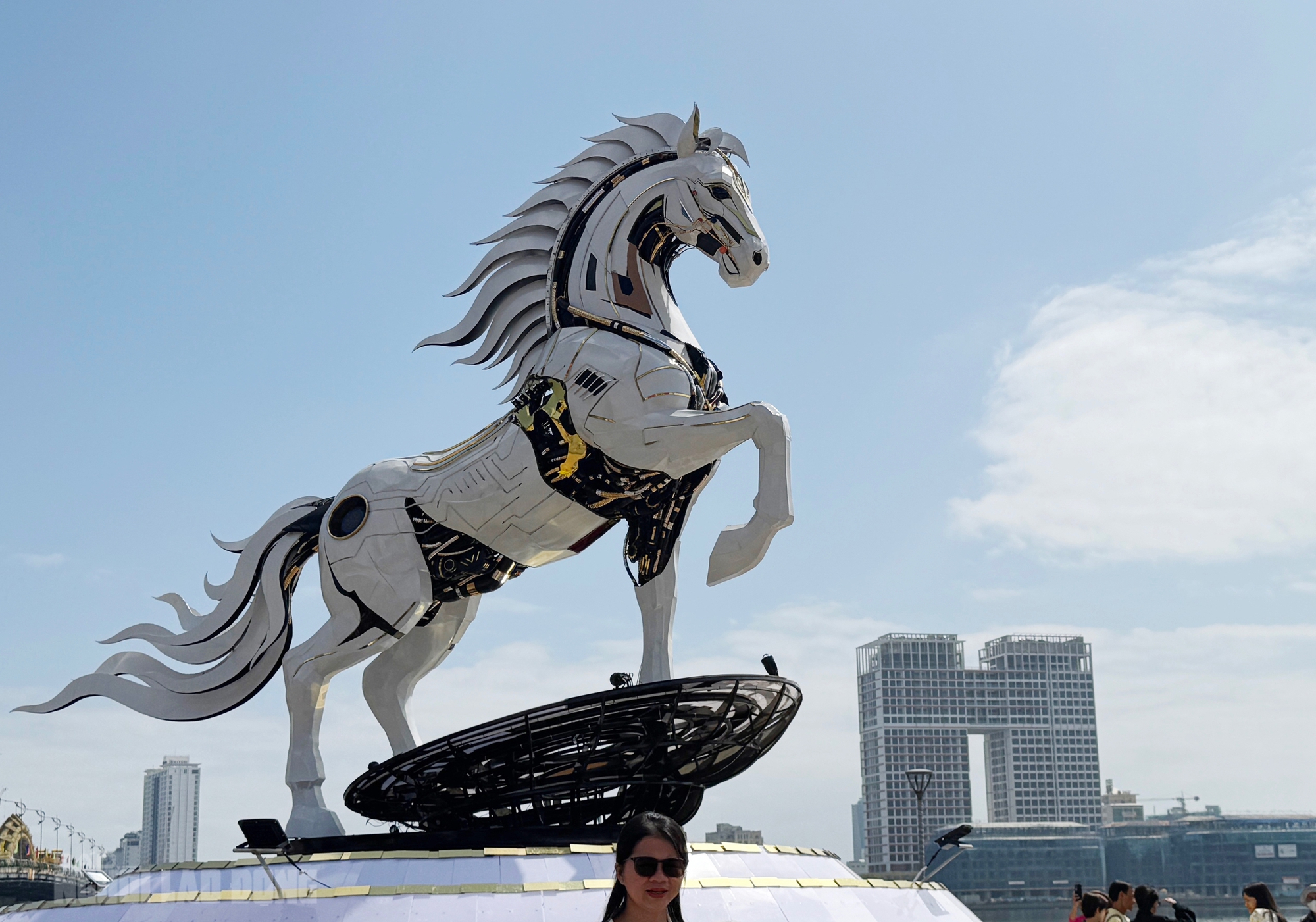 Linh vật ngựa Đ&agrave; Nẵng thu h&uacute;t du kh&aacute;ch trong dịp Tết B&iacute;nh Ngọ 2026 - Ảnh 5.