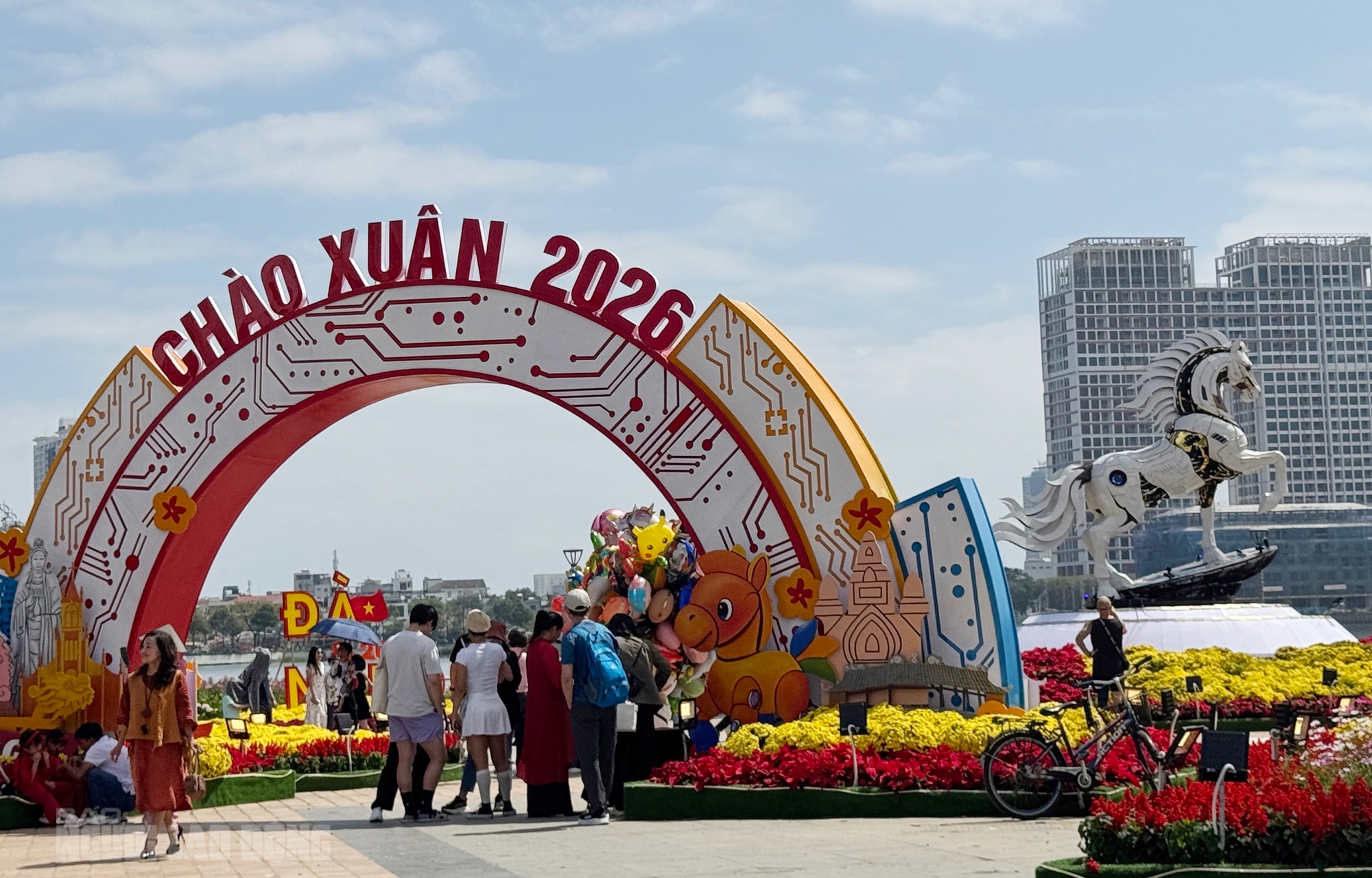 Linh vật ngựa Đ&agrave; Nẵng thu h&uacute;t du kh&aacute;ch trong dịp Tết B&iacute;nh Ngọ 2026 - Ảnh 13.