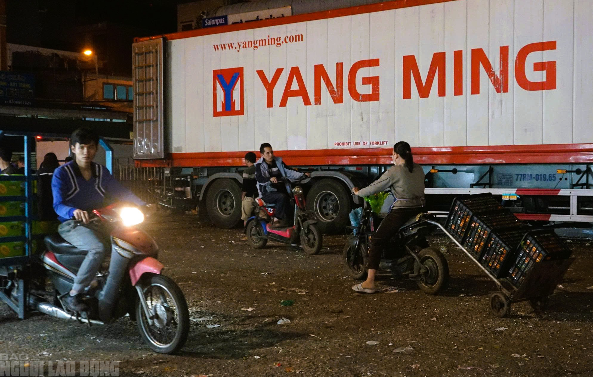 Mưu sinh xuy&ecirc;n đ&ecirc;m ở chợ đầu mối lớn nhất Thanh H&oacute;a ng&agrave;y cận Tết - Ảnh 8.