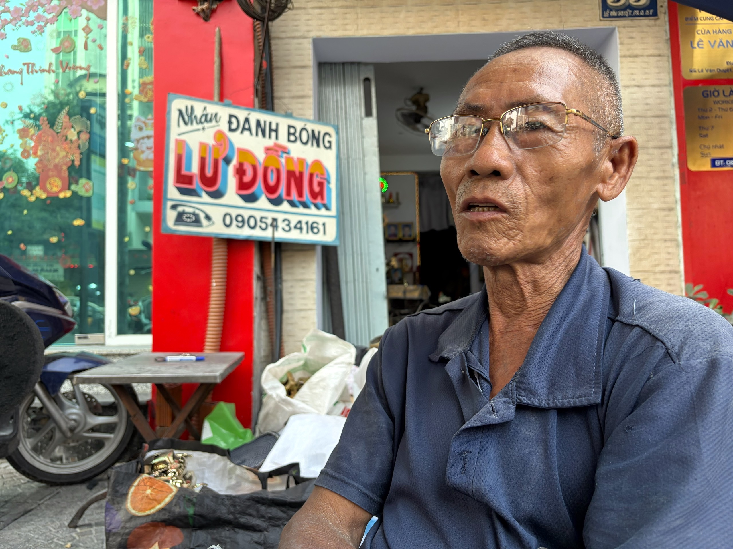 Gh&eacute; "điểm hẹn" lư đồng hơn 30 m&ugrave;a b&aacute;nh t&eacute;t - Ảnh 14.