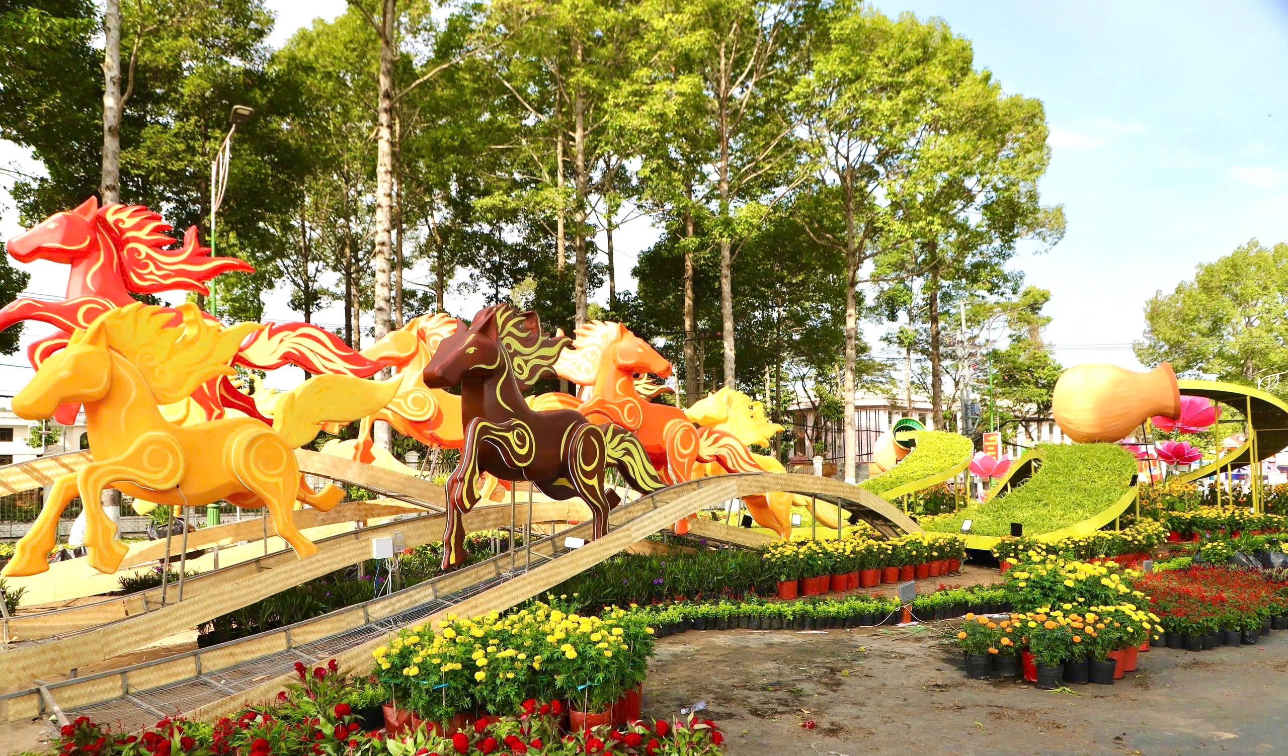 Linh vật ngựa ở Đồng Tháp và An Giang được nhiều người khen ngợi - Ảnh 2.