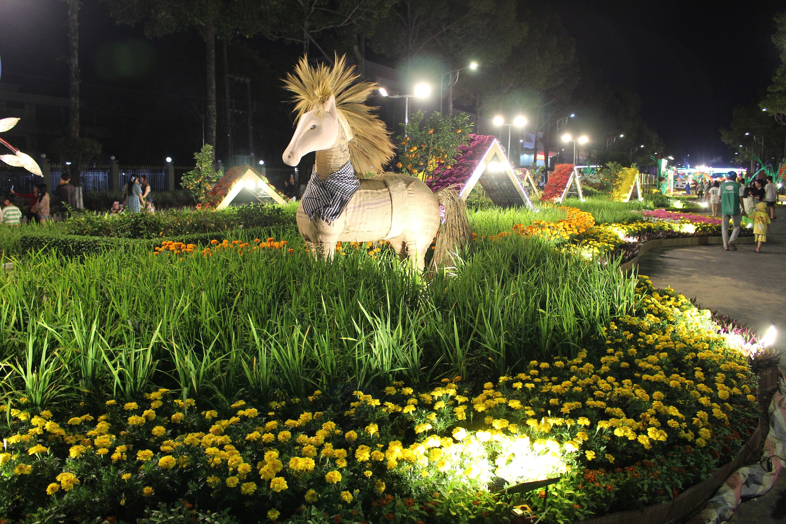 Linh vật ngựa ở Đồng Tháp và An Giang được nhiều người khen ngợi - Ảnh 3.