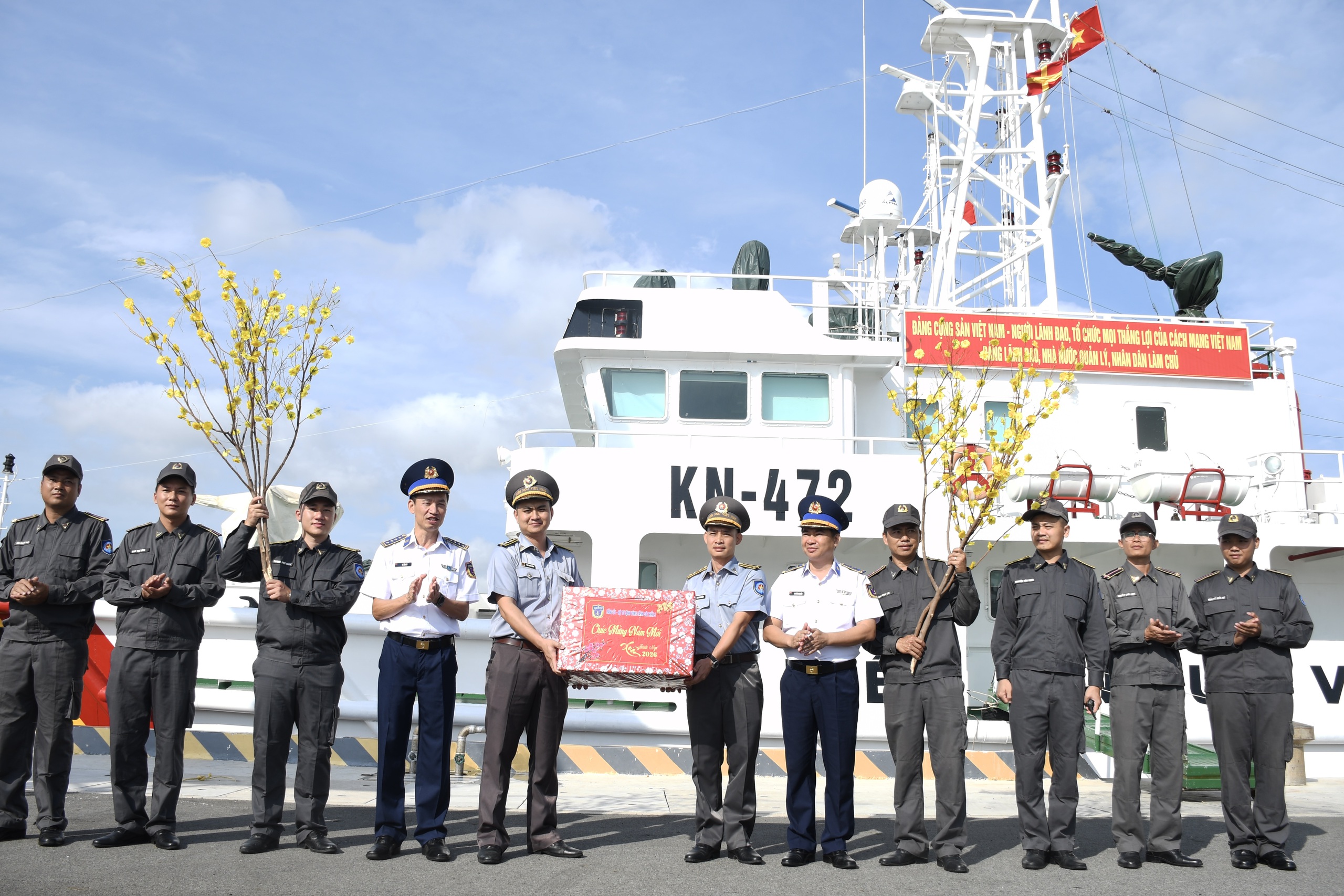 Mang Tết ra Trường Sa 2026: T&igrave;nh h&igrave;nh v&agrave; nhiệm vụ của chiến sĩ tr&ecirc;n biển - Ảnh 1.