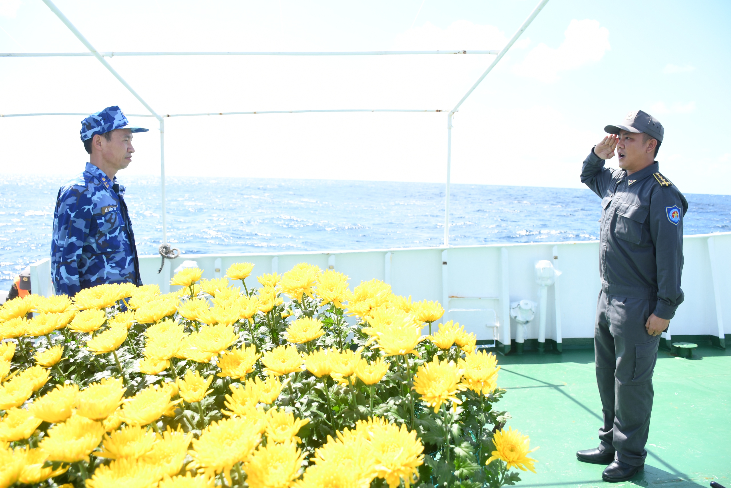 Mang Tết ra Trường Sa 2026: T&igrave;nh h&igrave;nh v&agrave; nhiệm vụ của chiến sĩ tr&ecirc;n biển - Ảnh 8.
