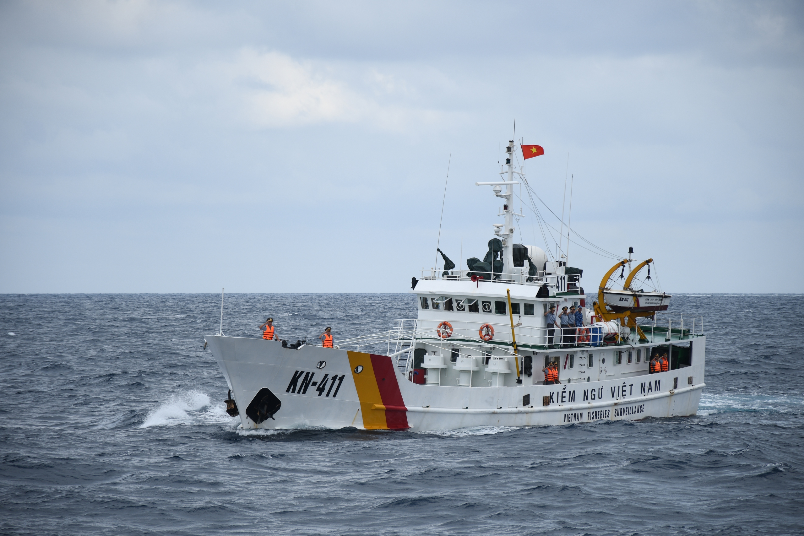 Mang Tết ra Trường Sa 2026: T&igrave;nh h&igrave;nh v&agrave; nhiệm vụ của chiến sĩ tr&ecirc;n biển - Ảnh 2.