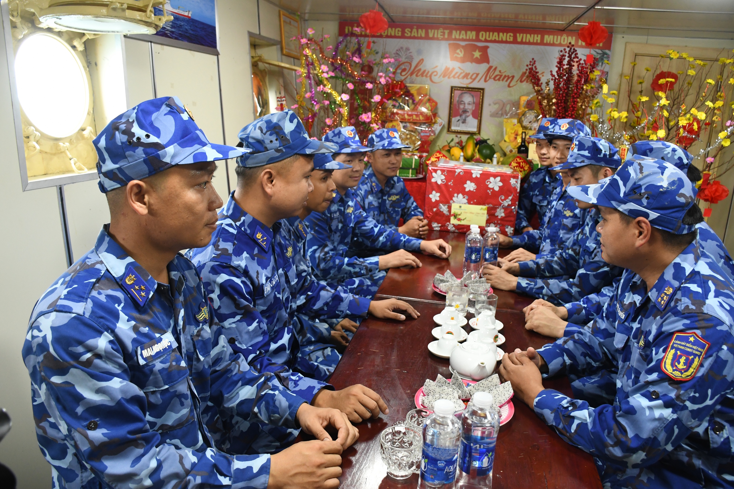 Mang Tết ra Trường Sa 2026: T&igrave;nh h&igrave;nh v&agrave; nhiệm vụ của chiến sĩ tr&ecirc;n biển - Ảnh 12.