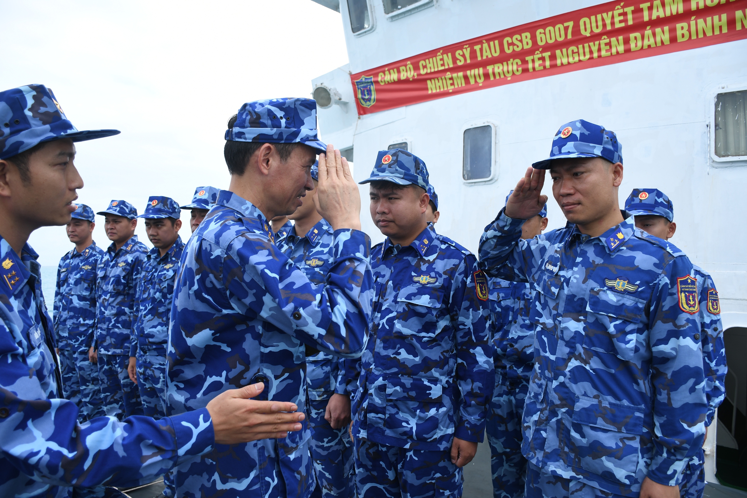 Mang Tết ra Trường Sa 2026: T&igrave;nh h&igrave;nh v&agrave; nhiệm vụ của chiến sĩ tr&ecirc;n biển - Ảnh 14.