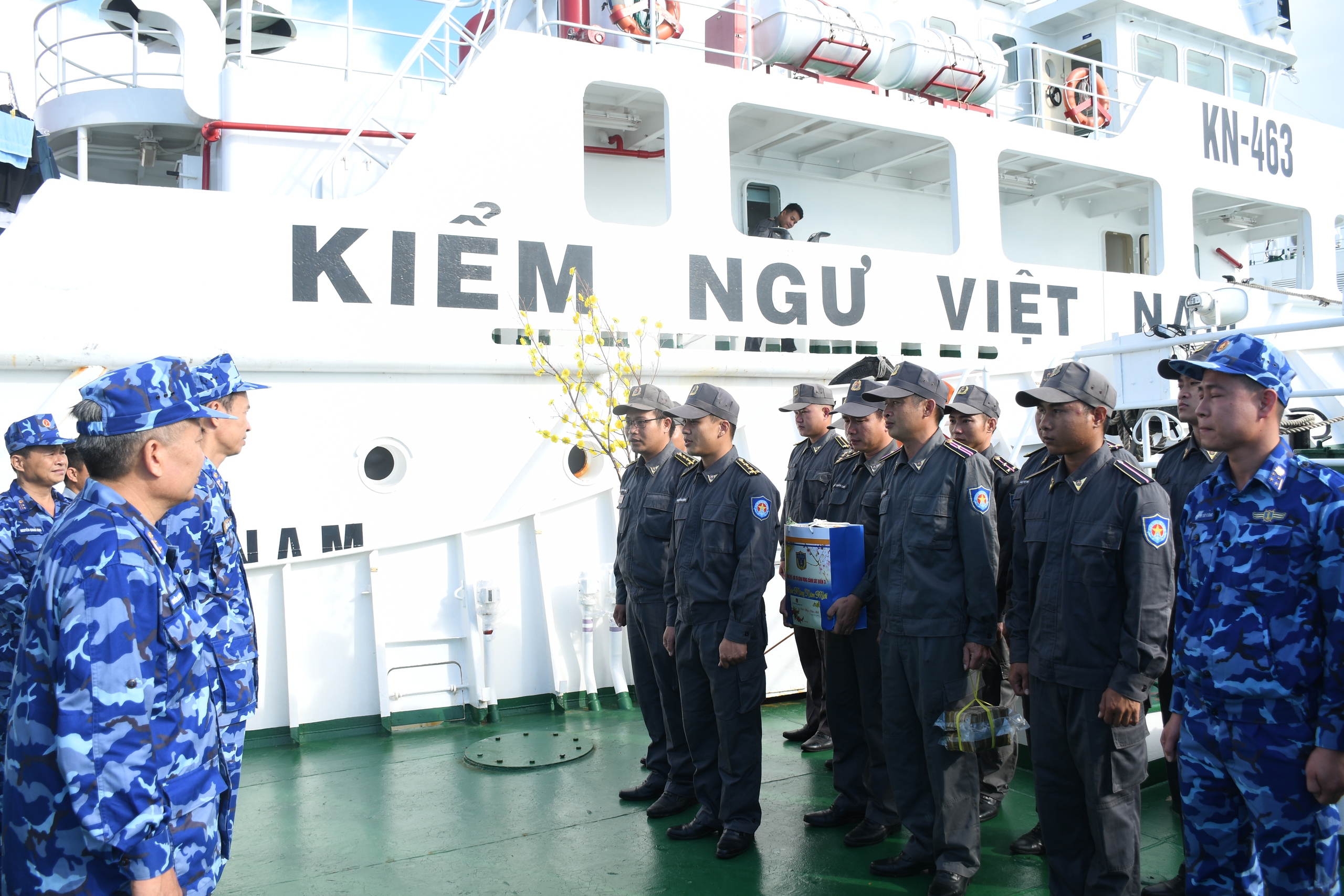 Mang Tết ra Trường Sa 2026: T&igrave;nh h&igrave;nh v&agrave; nhiệm vụ của chiến sĩ tr&ecirc;n biển - Ảnh 19.
