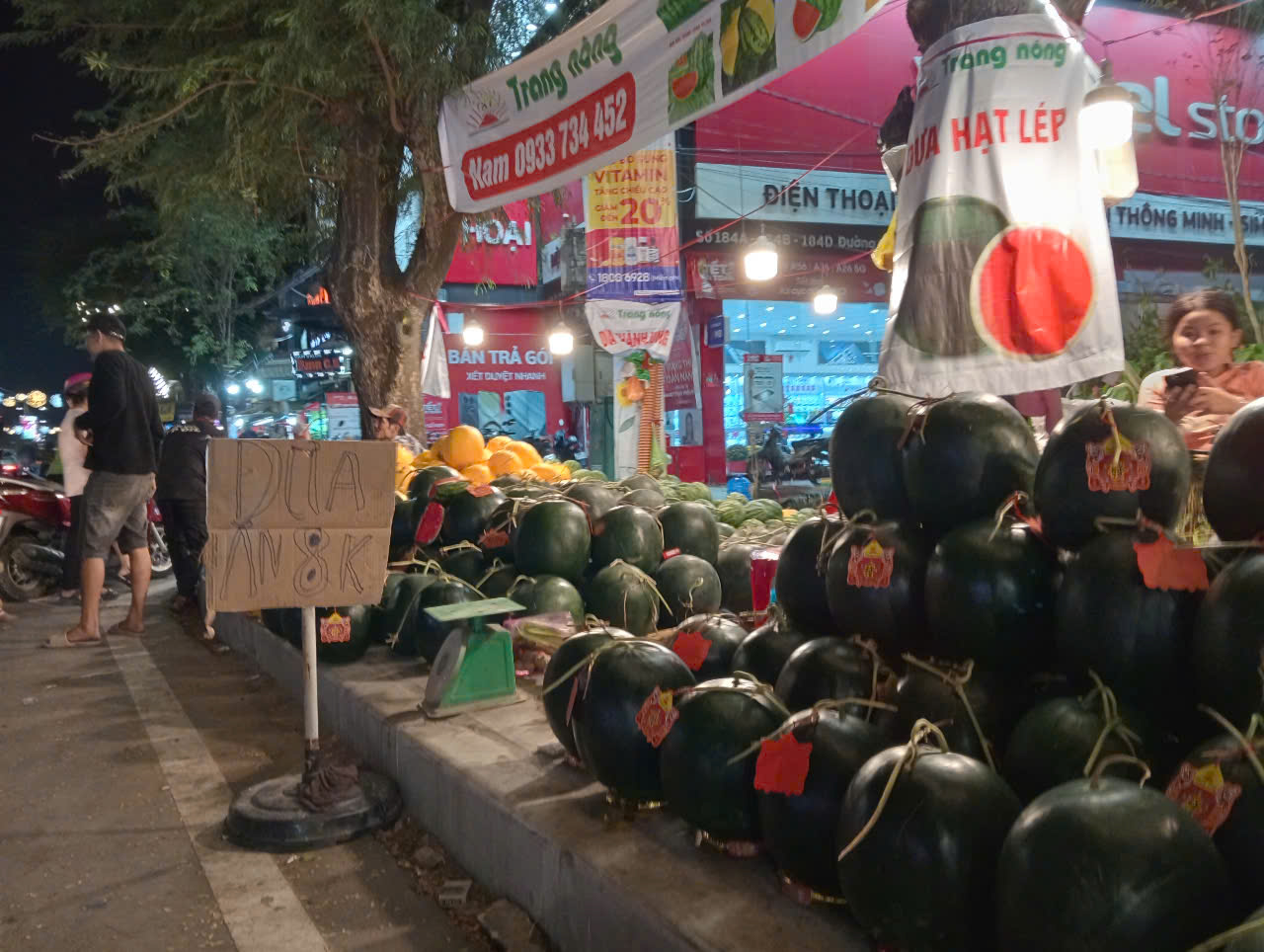 Dưa hấu Cần Thơ giảm giá kỷ lục 8 . 000 Đồng / kg trước Tết Nguyên đán 2026 - Ảnh 10. Dưa hấu Cần Thơ giảm giá kỷ lục 8 . 000 Đồng / kg trước Tết Nguyên đán 2026 - Ảnh 10.