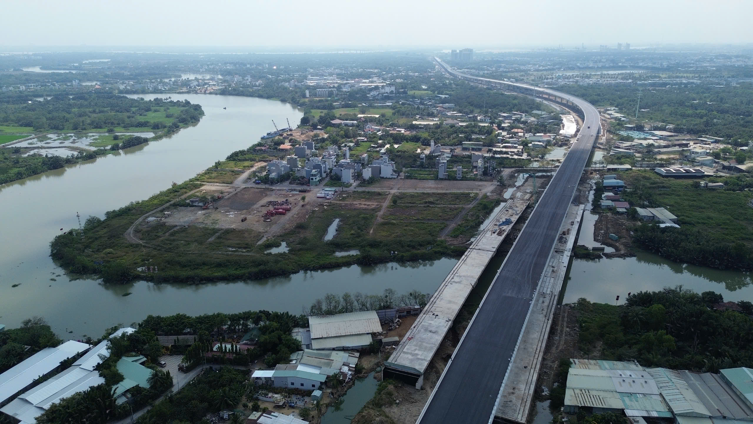 Xu&acirc;n về tr&ecirc;n c&ocirc;ng trường đường V&agrave;nh đai 3 TPHCM - Ảnh 11.