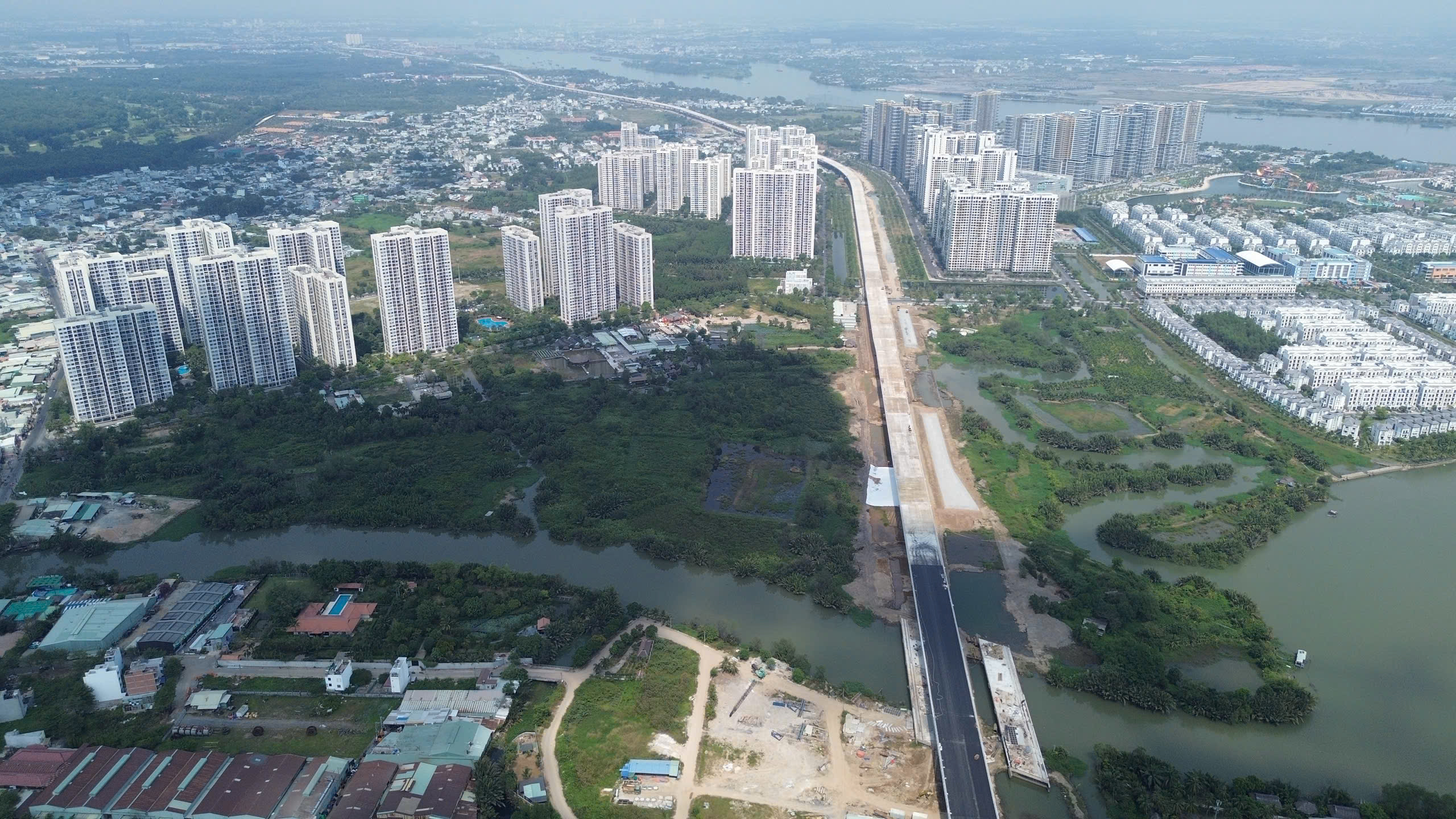 Xu&acirc;n về tr&ecirc;n c&ocirc;ng trường đường V&agrave;nh đai 3 TPHCM - Ảnh 13.