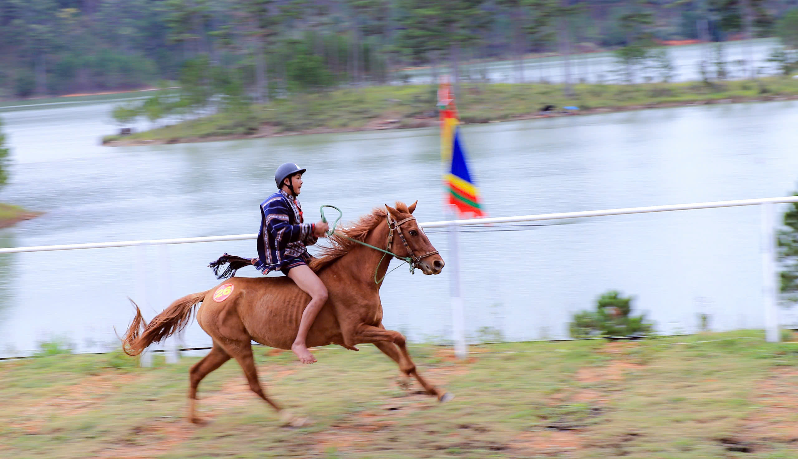 Những cuộc đua ngựa độc đáo dưới chân núi Lang Biang - Ảnh 6.
