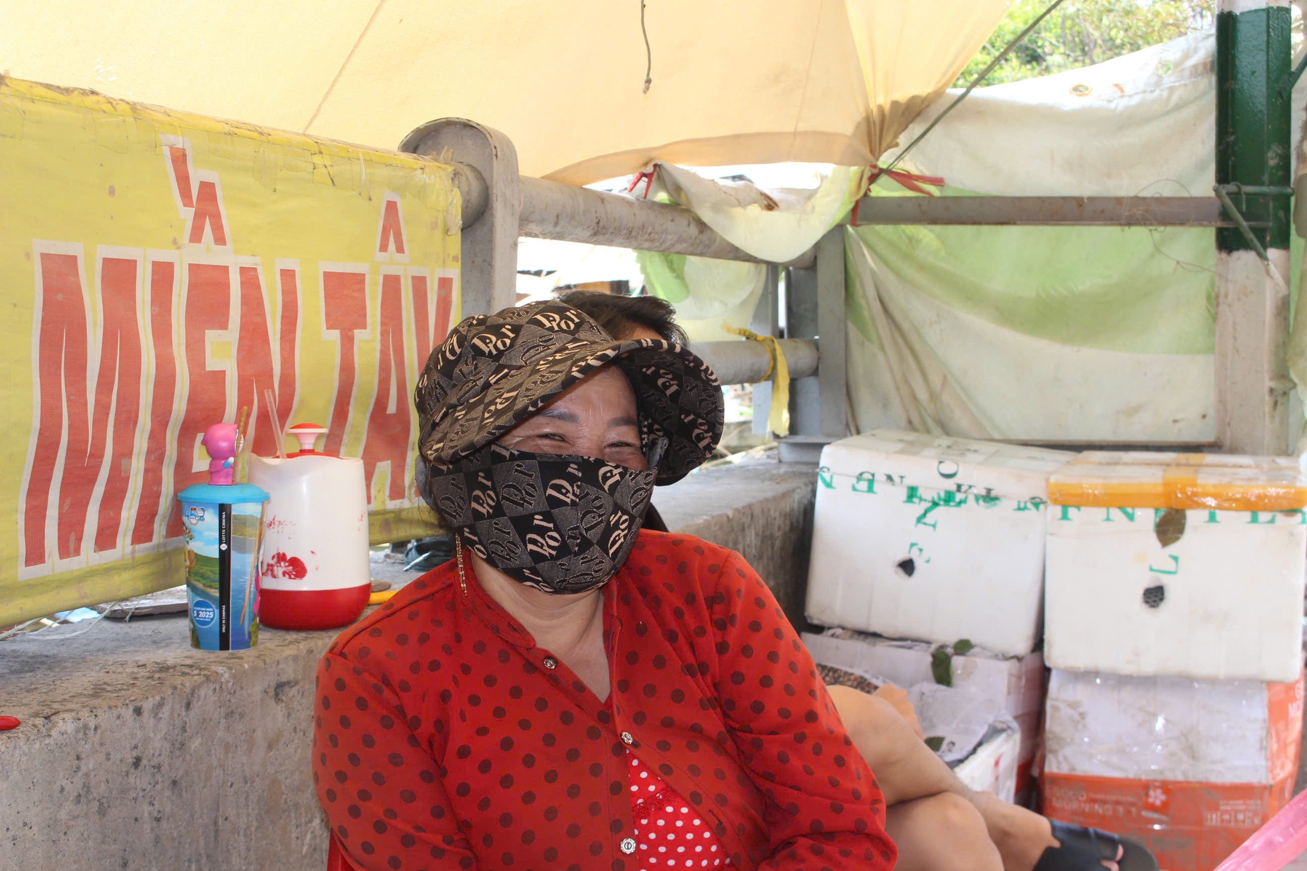 Những mùa xuân " neo" trên dòng Kênh Tẻ - Ảnh 3.