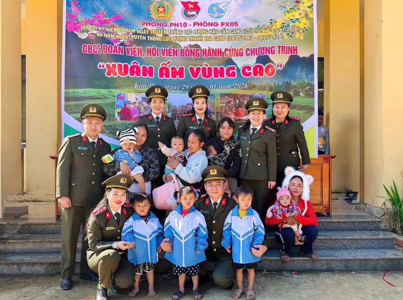 Hơn 10.000 suất quà Tết đến tay người khó khăn ở Quảng Trị - Ảnh 6.