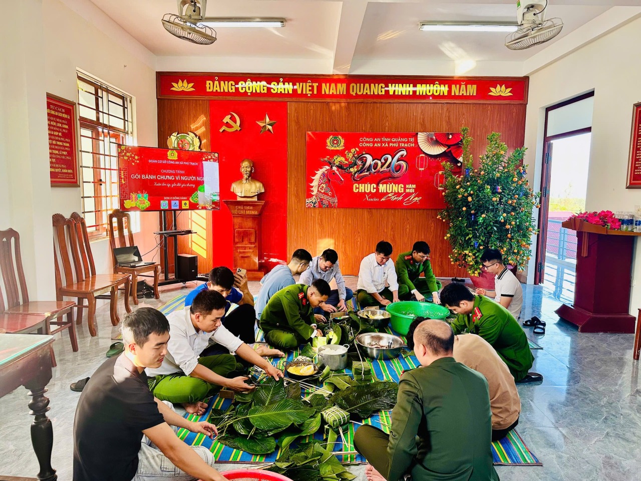 Hơn 10.000 suất quà Tết đến tay người khó khăn ở Quảng Trị - Ảnh 4.