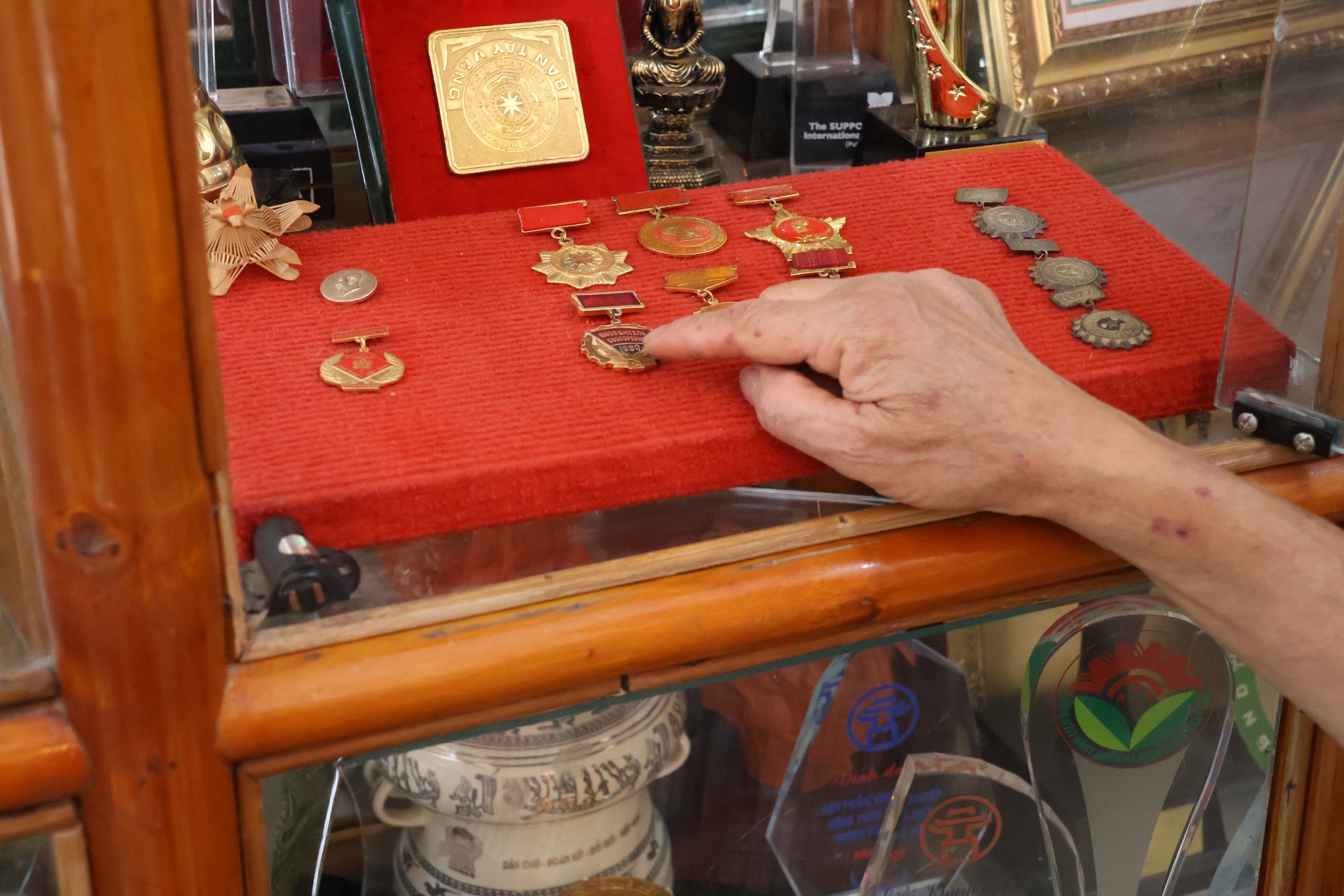 Nghệ nh&acirc;n nh&acirc;n d&acirc;n Nguyễn Văn Trung: Người tạo ch&acirc;n dung B&aacute;c Hồ bằng m&acirc;y tre đan - Ảnh 1.