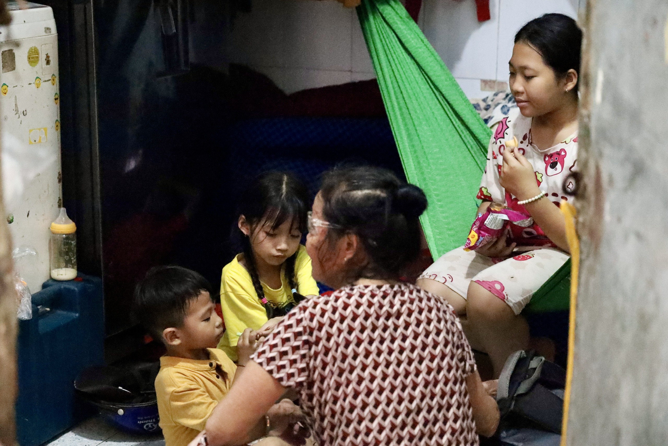 C&ocirc;ng nh&acirc;n vui Tết: Sum vầy theo những c&aacute;ch kh&aacute;c nhau - Ảnh 12.