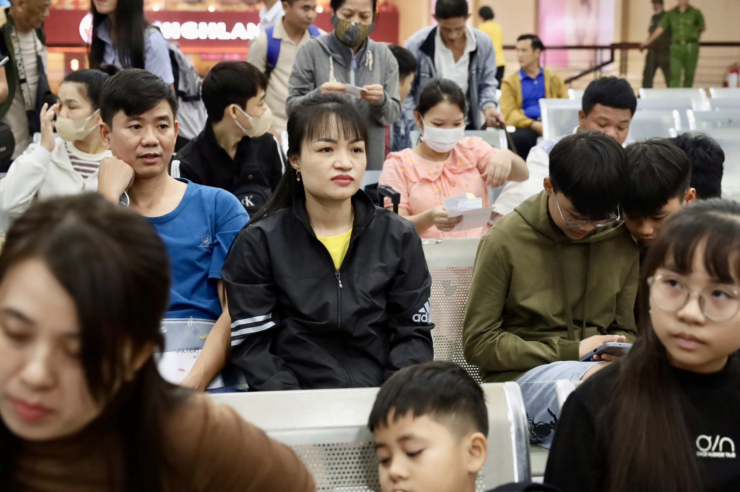 C&ocirc;ng nh&acirc;n vui Tết: Sum vầy theo những c&aacute;ch kh&aacute;c nhau - Ảnh 7.