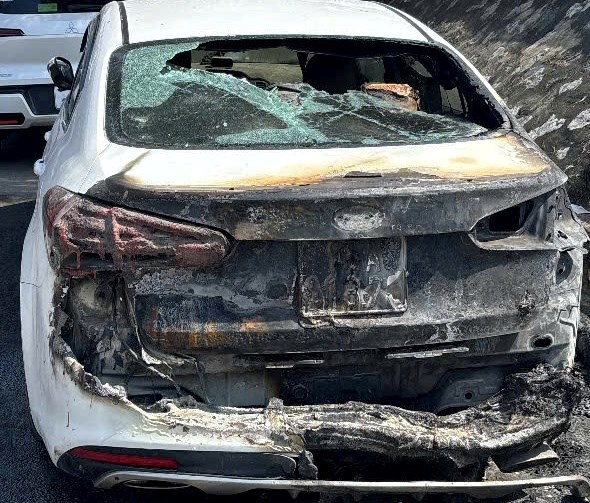 Điều tra l&agrave;m r&otilde; nghi phạm đốt 2 xe &ocirc; t&ocirc; v&agrave; cửa ch&ugrave;a S&ugrave;ng Kh&aacute;nh - Ảnh 1.