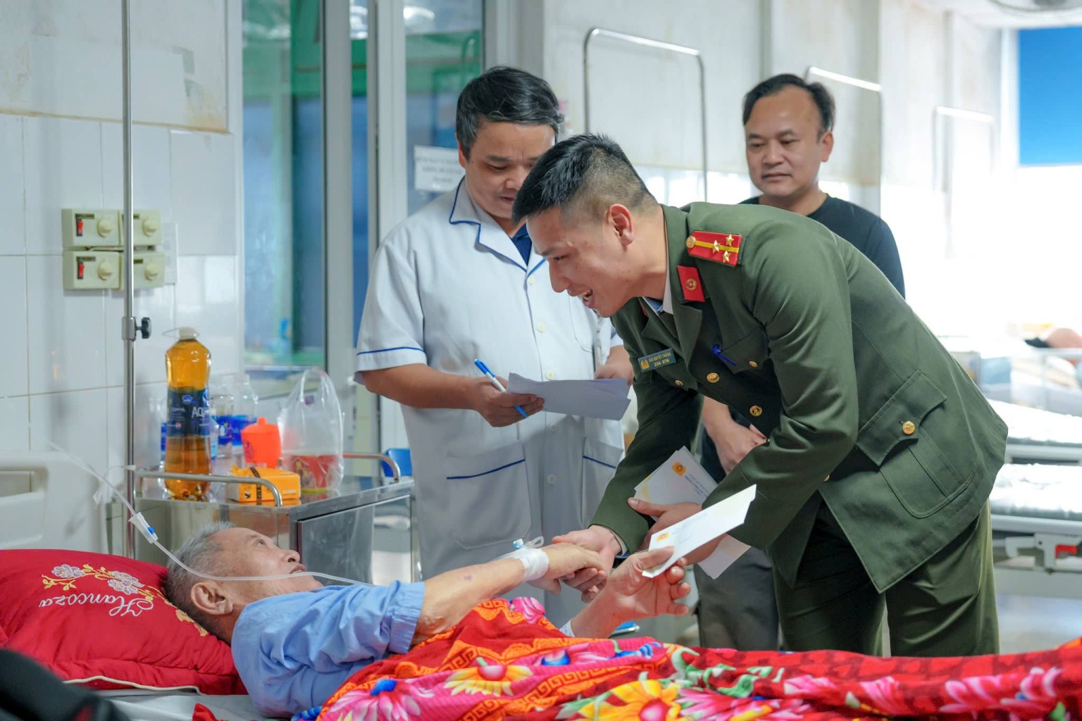 Hơn 10.000 suất quà Tết đến tay người khó khăn ở Quảng Trị - Ảnh 14.