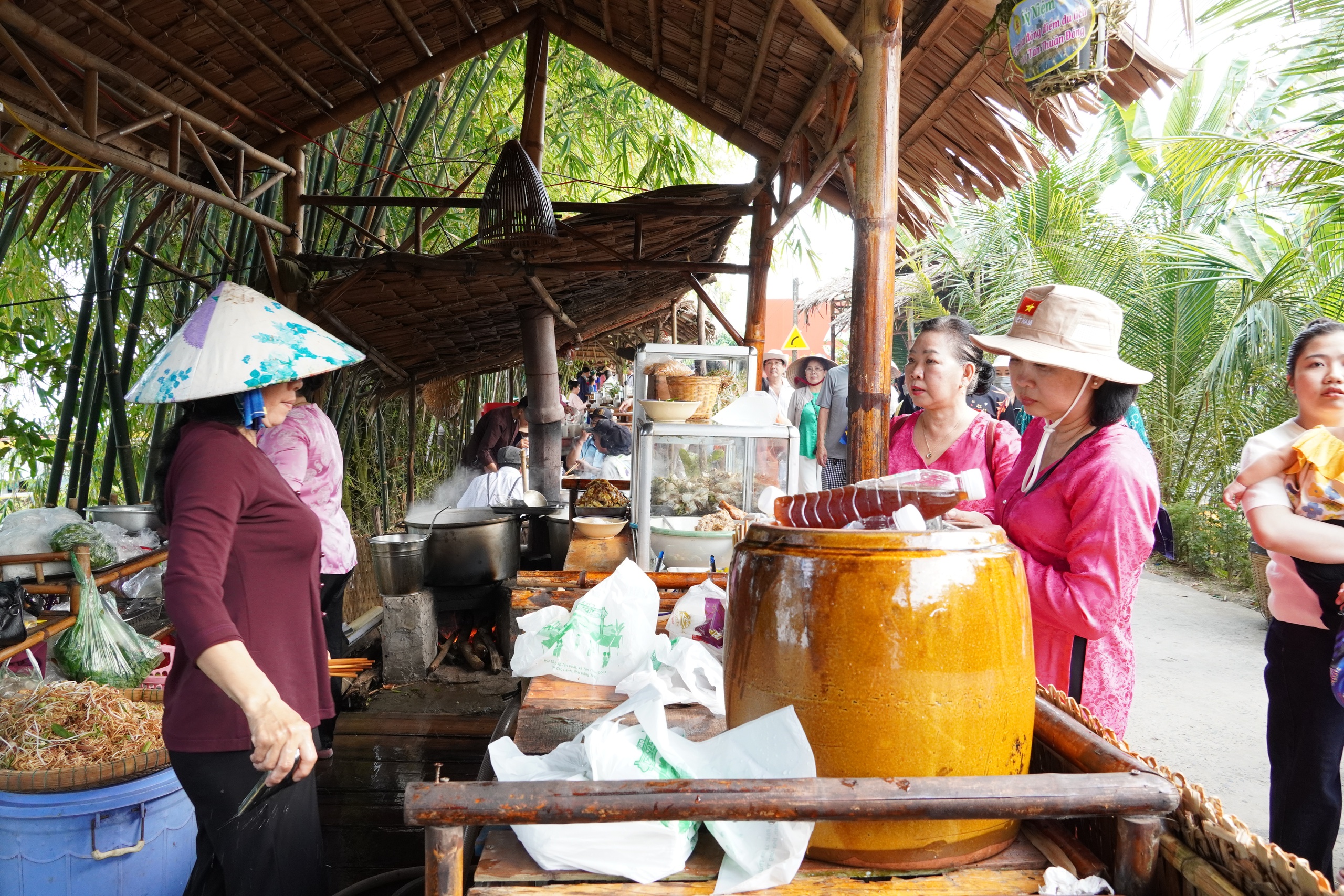 D&acirc;n d&atilde; c&aacute;c m&ocirc; h&igrave;nh chợ qu&ecirc; tại Đồng Th&aacute;p - Ảnh 8.