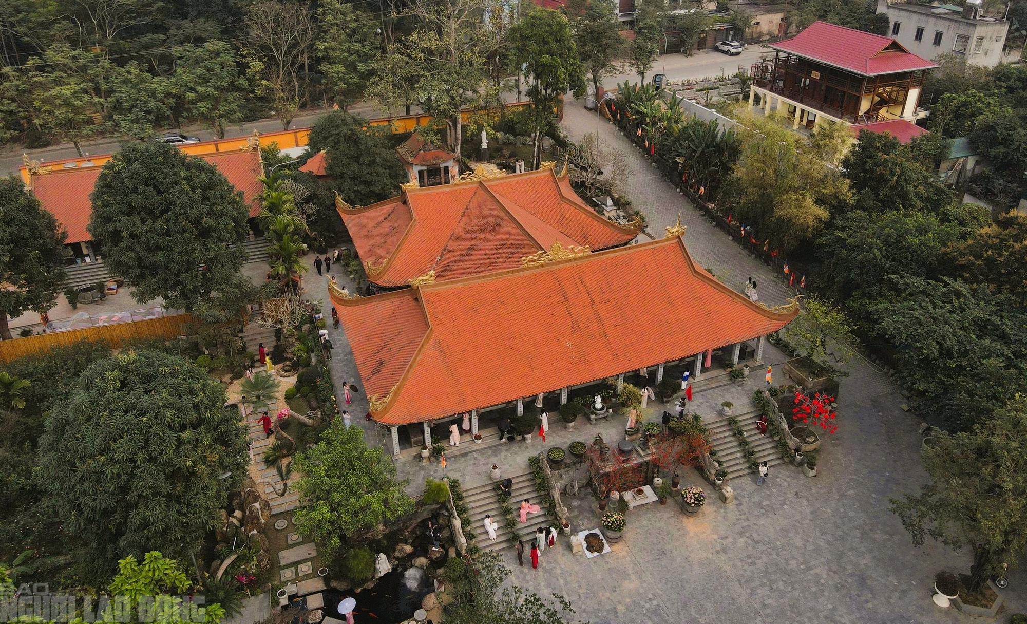 Ng&ocirc;i ch&ugrave;a cổ ở Thanh H&oacute;a h&uacute;t kh&aacute;ch tới check-in ảnh Tết - Ảnh 14.