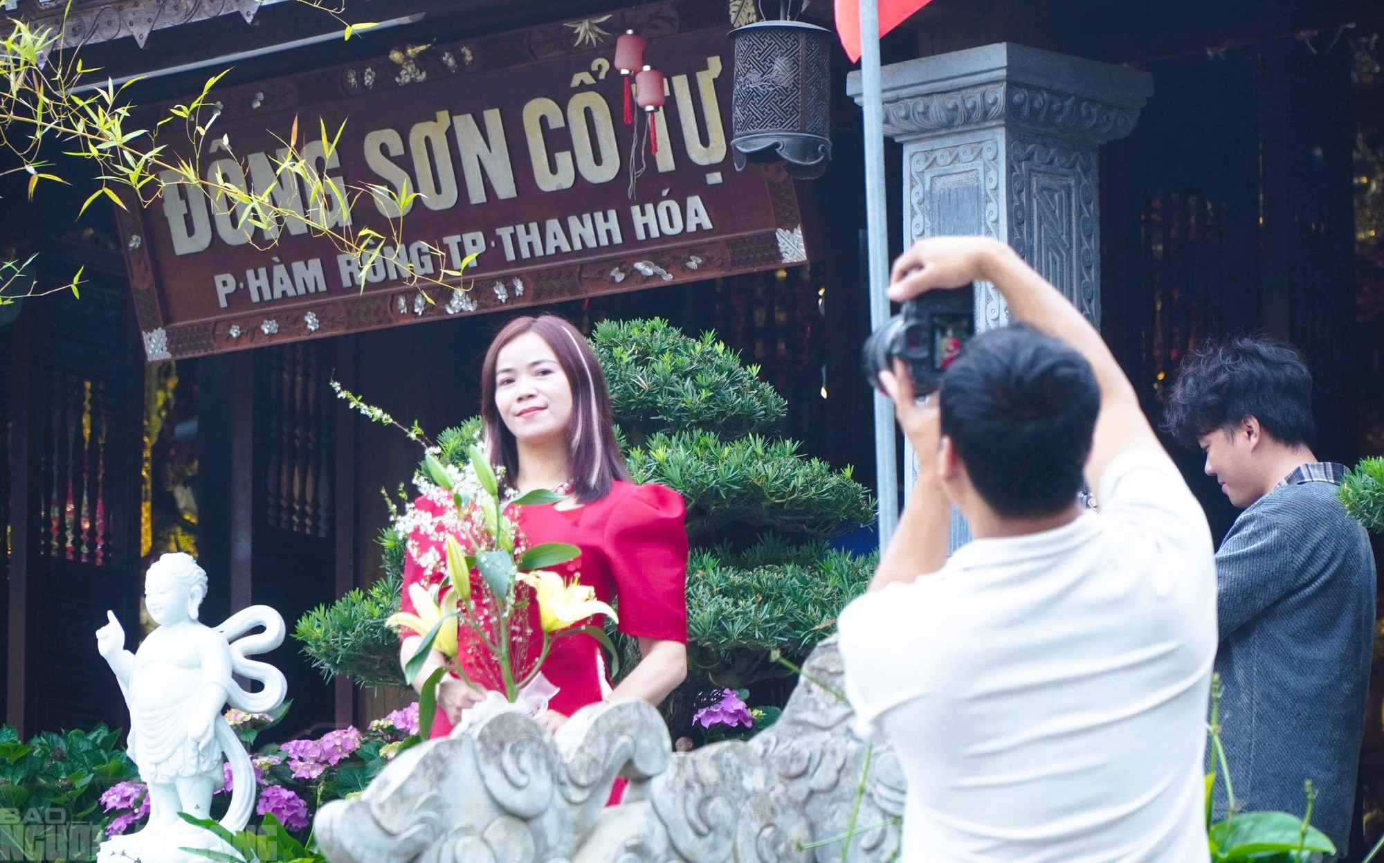 Ng&ocirc;i ch&ugrave;a cổ ở Thanh H&oacute;a h&uacute;t kh&aacute;ch tới check-in ảnh Tết - Ảnh 5.