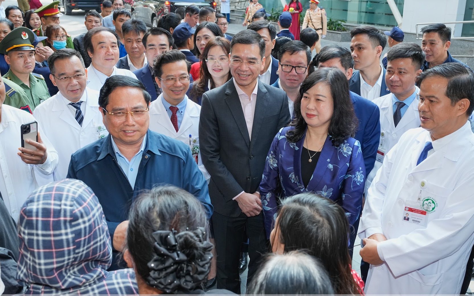 B&iacute; thư tỉnh ủy Đắk Lắk thăm c&ocirc;ng nh&acirc;n vệ sinh m&ocirc;i trường đ&ecirc;m giao thừa 2026 - Ảnh 2.