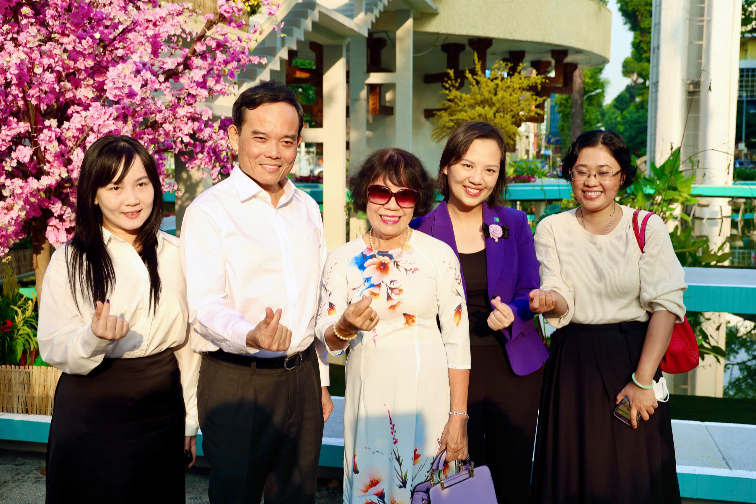 M&ugrave;a xu&acirc;n đầu ti&ecirc;n của si&ecirc;u đ&ocirc; thị TPHCM - Ảnh 4.