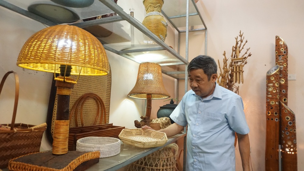 Nghệ nh&acirc;n nh&acirc;n d&acirc;n Nguyễn Văn Trung: Người tạo ch&acirc;n dung B&aacute;c Hồ bằng m&acirc;y tre đan - Ảnh 4.