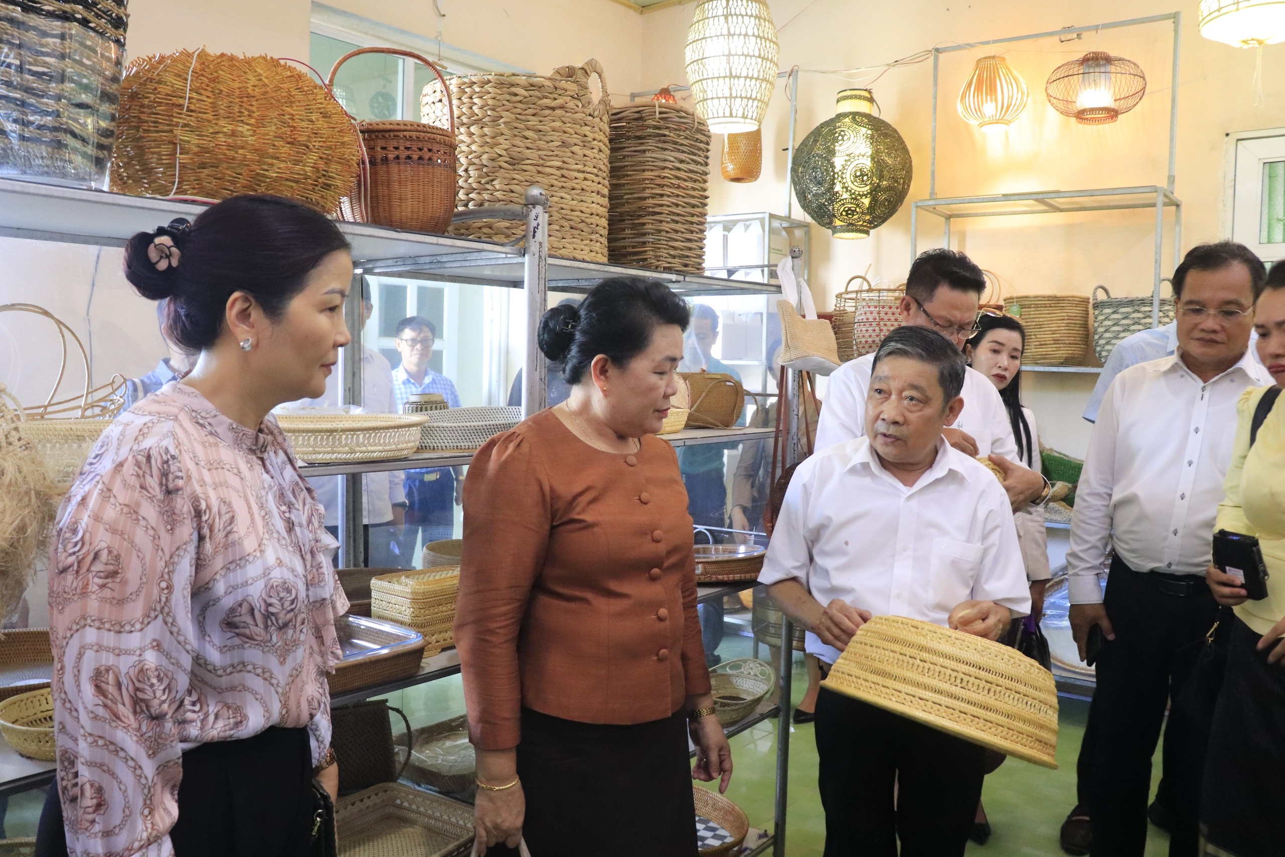 Nghệ nh&acirc;n nh&acirc;n d&acirc;n Nguyễn Văn Trung: Người tạo ch&acirc;n dung B&aacute;c Hồ bằng m&acirc;y tre đan - Ảnh 6.