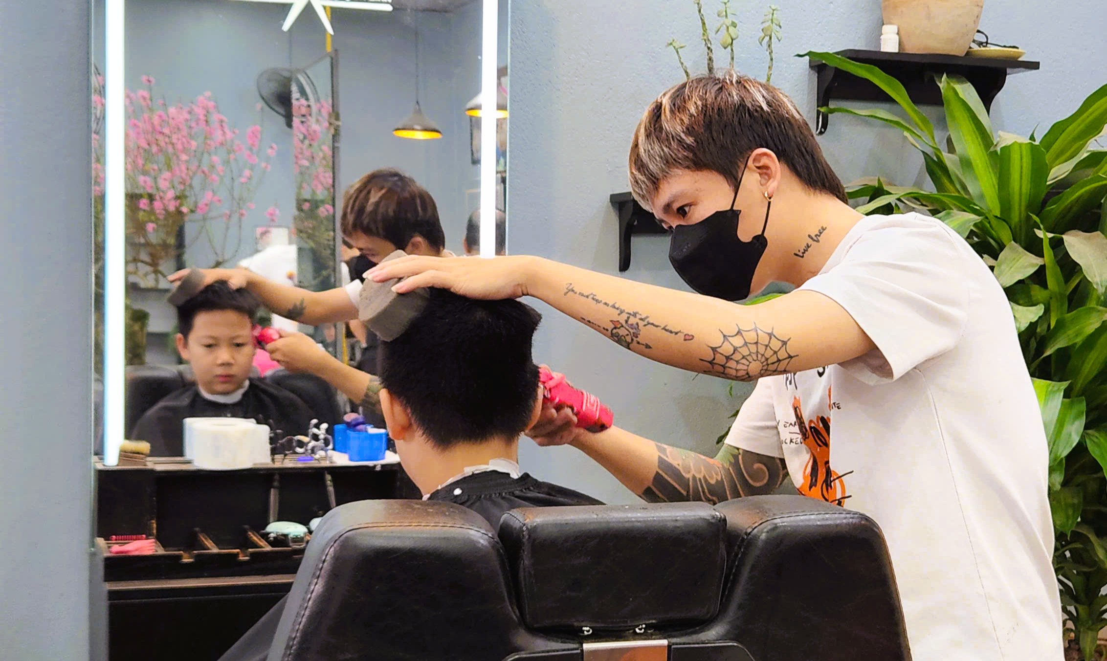 Những nghề "hốt bạc" ngày cận Tết - Ảnh 4.