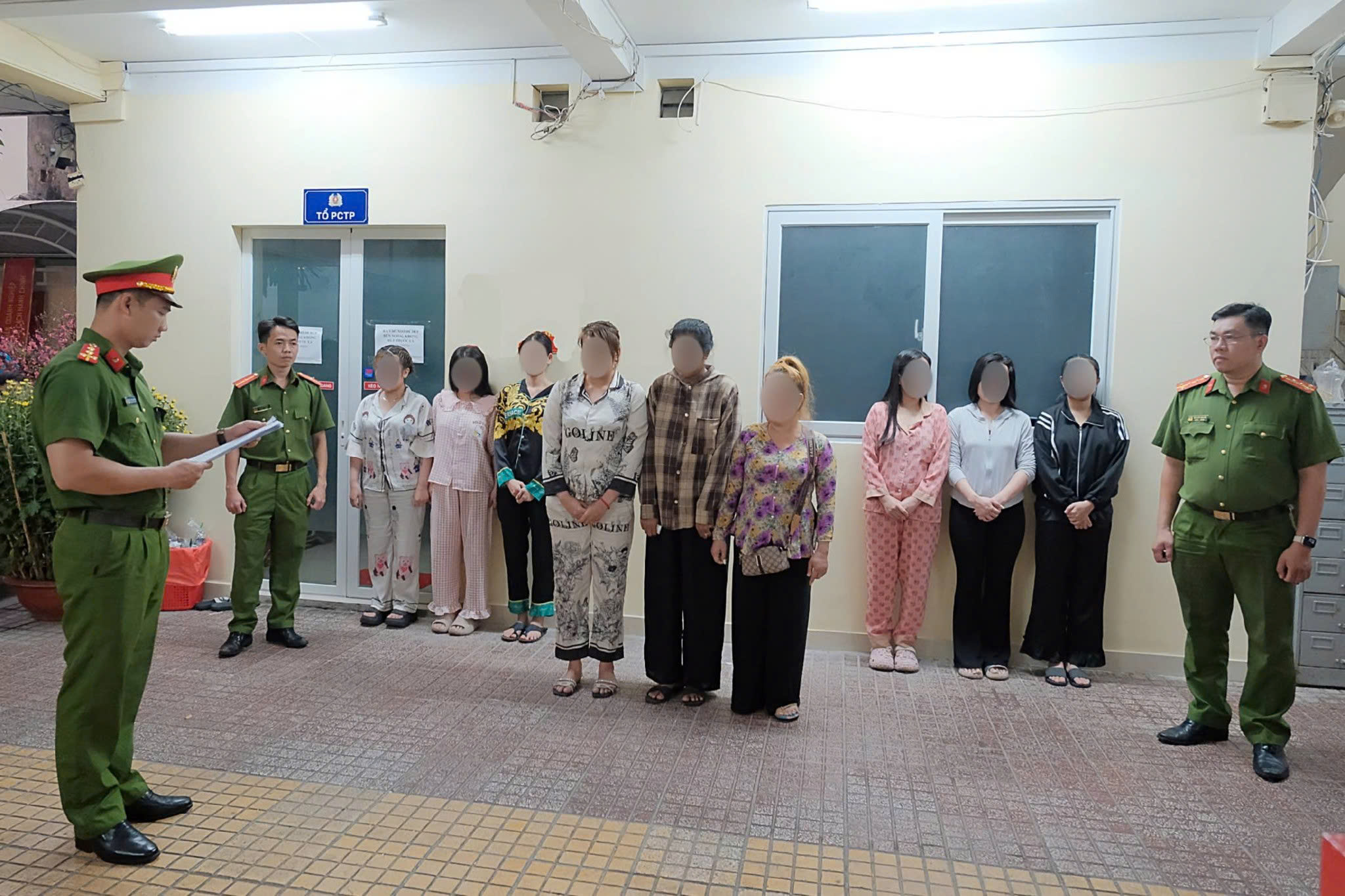 Khởi tố 9 người phụ nữ gây rối trật tự công cộng tại TPHCM năm 2026 - Ảnh 2.