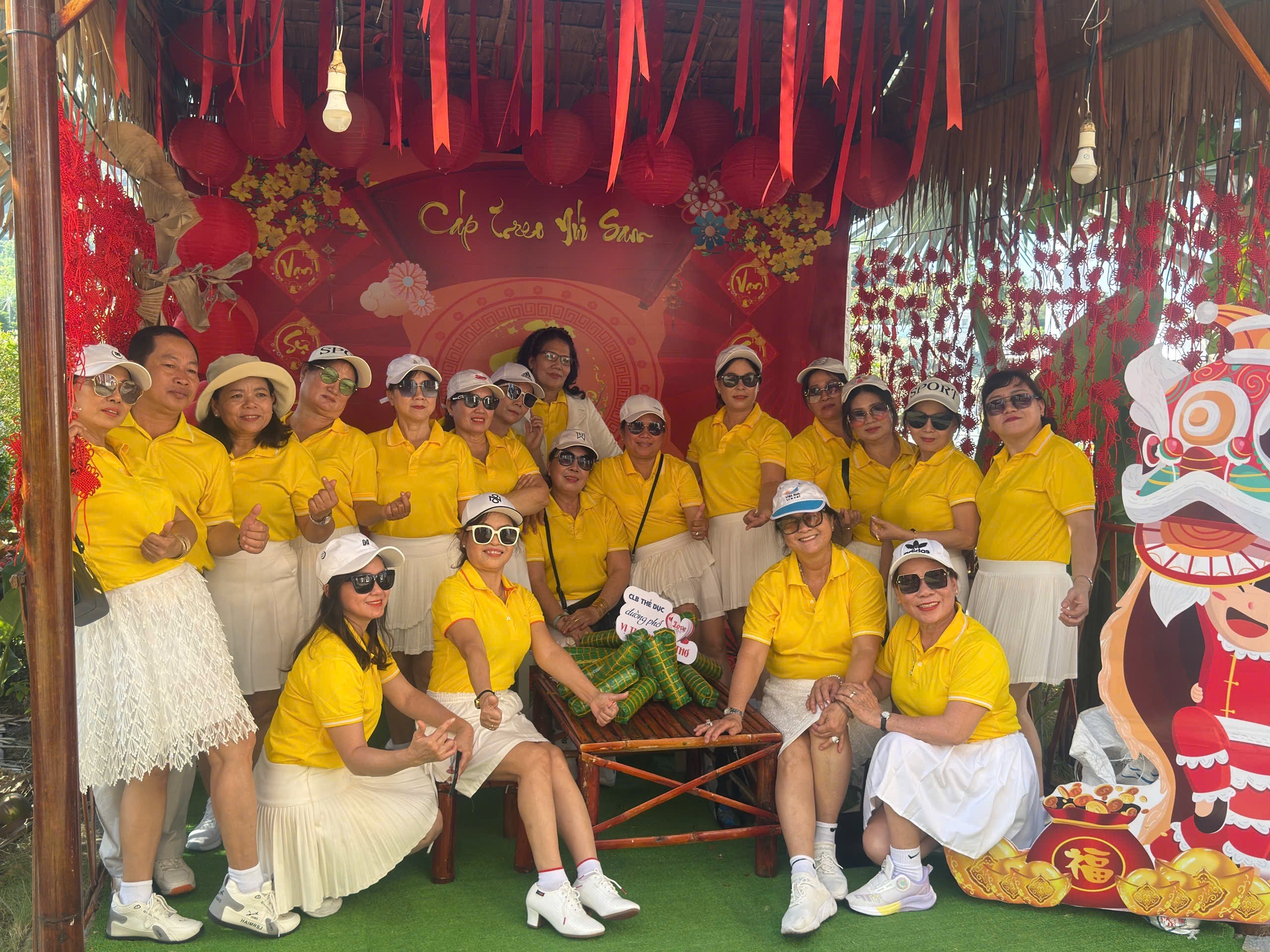 Mùng 1 Tết, “biển người” đổ về Miếu Bà Chúa Xứ núi Sam - Ảnh 15.