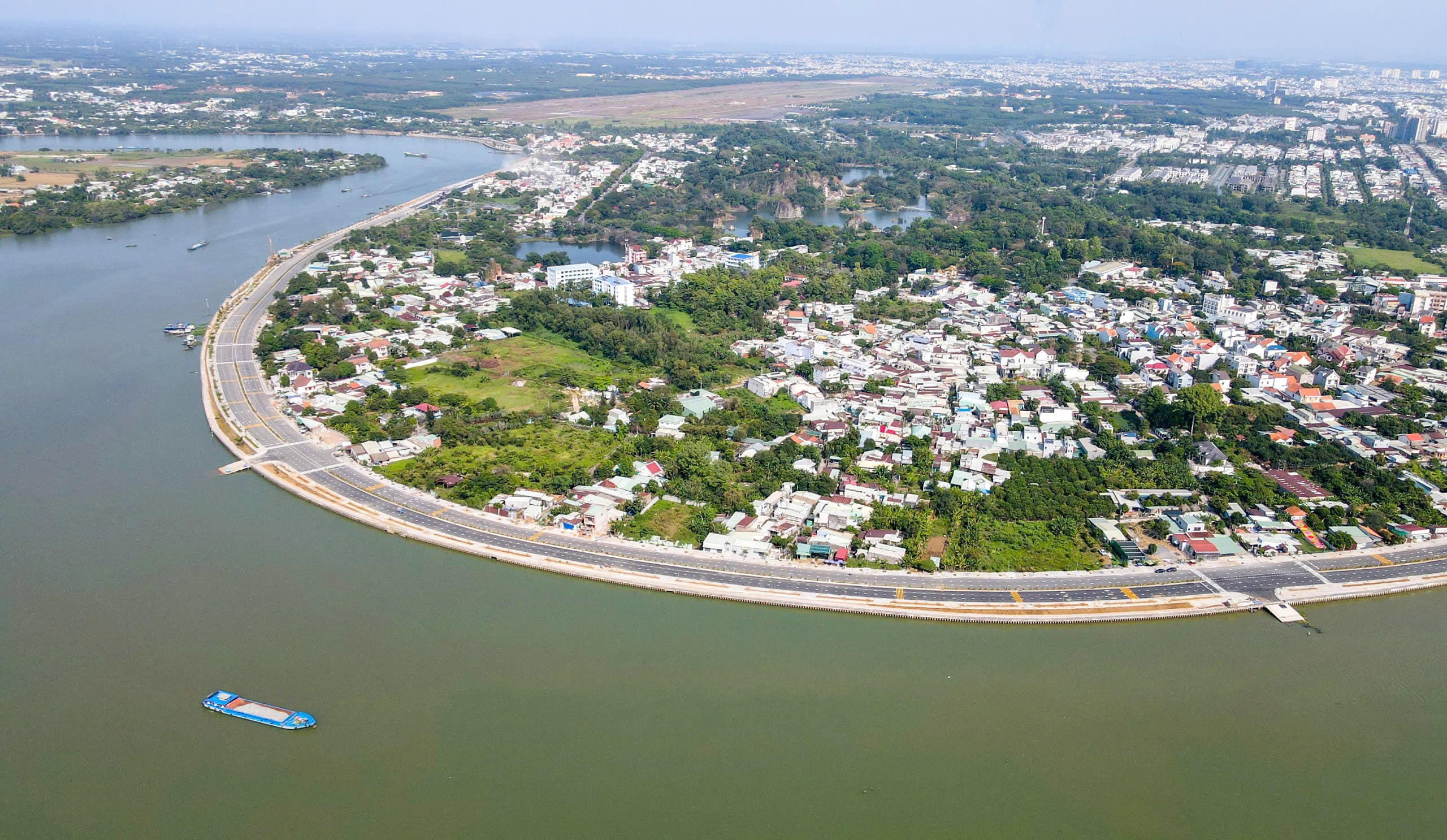 Cận cảnh con đường ven s&ocirc;ng Đồng Nai đẹp nhất năm 2026 - Ảnh 10.