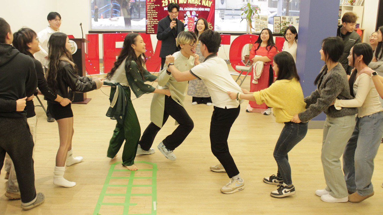 "Tết vị nhà" giữa lòng TP Toronto: Nơi những người trẻ xa xứ tìm về nguồn cội - Ảnh 4.